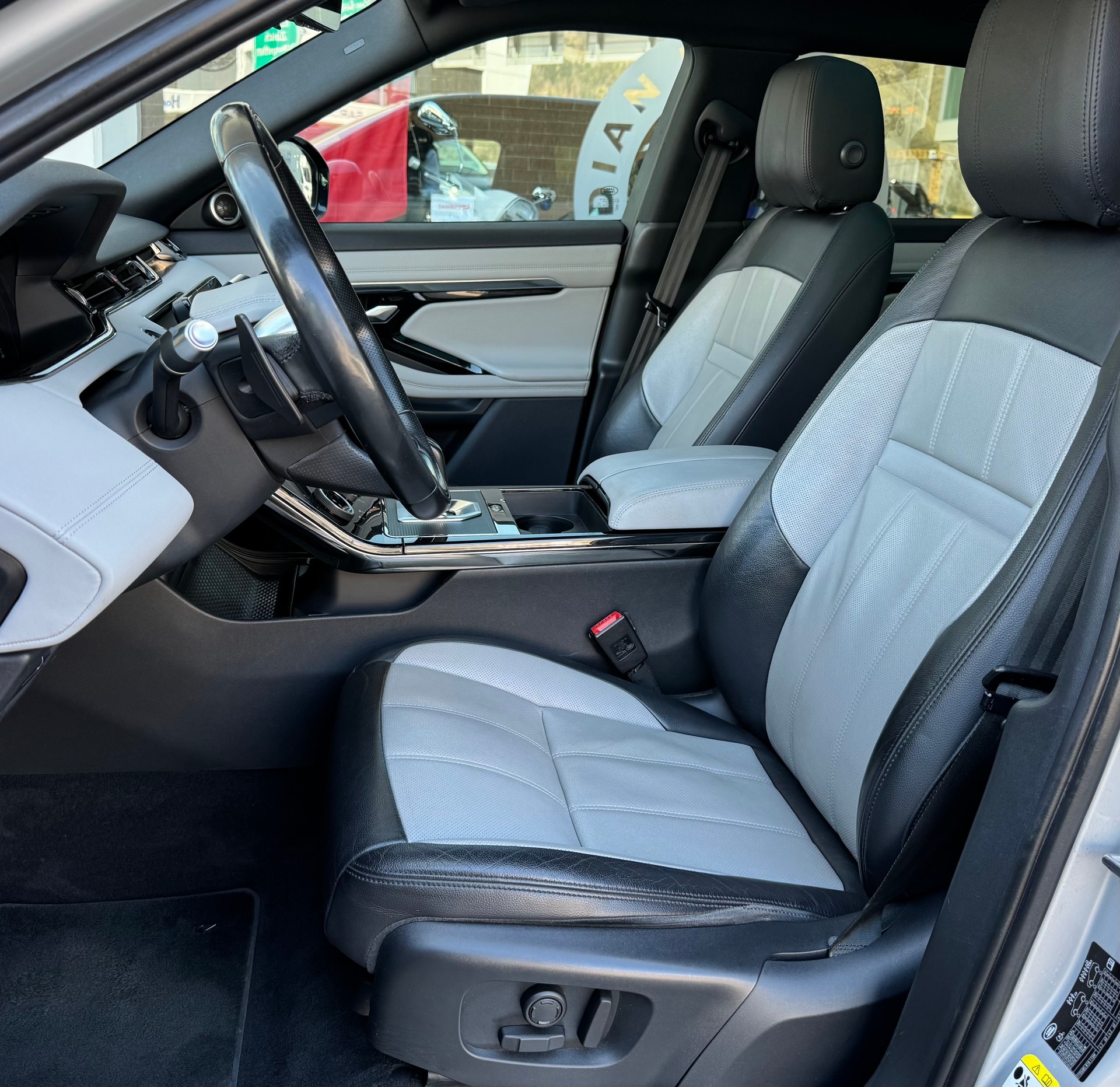 LAND ROVER Range Rover Evoque R-Dyn First Edi P 250 HSE AT9-image-7