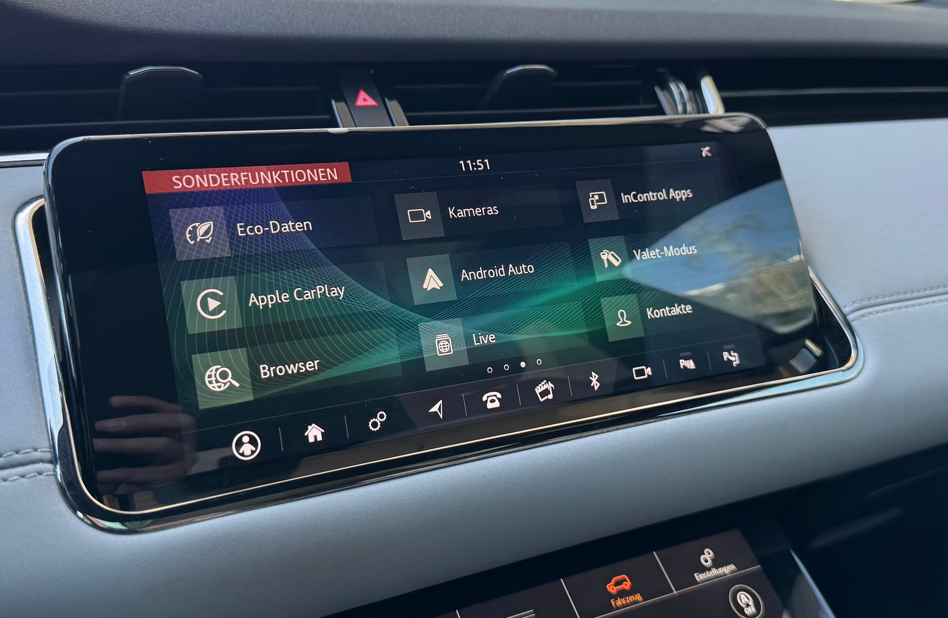 LAND ROVER Range Rover Evoque R-Dyn First Edi P 250 HSE AT9-image-19