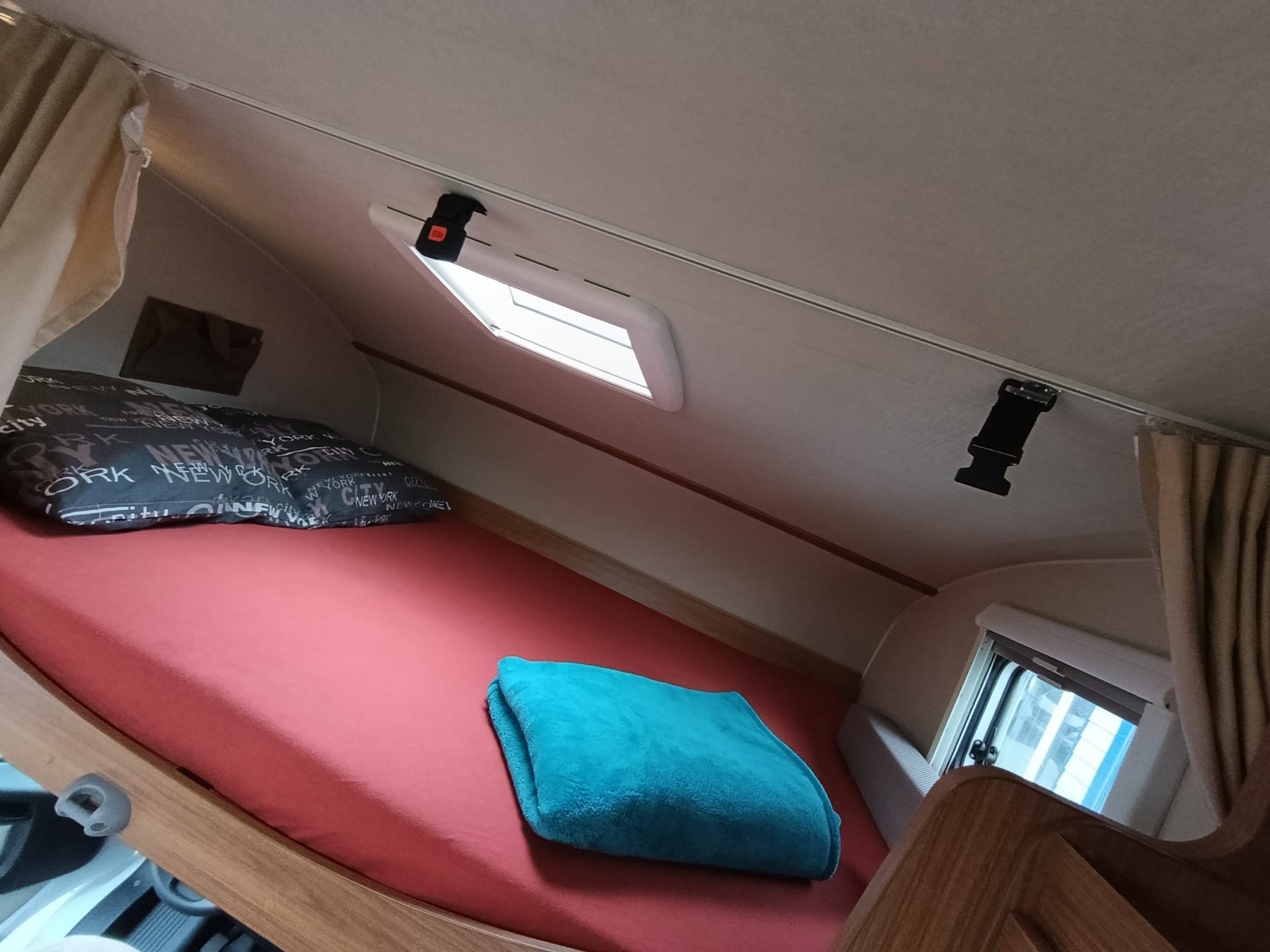 CARADO Capron A461***Raumwunder für Familien 6 Sitz-,Schlafplätzen***Großzügige Dinette***Getrennte Bereiche**Große Küche***-image-18