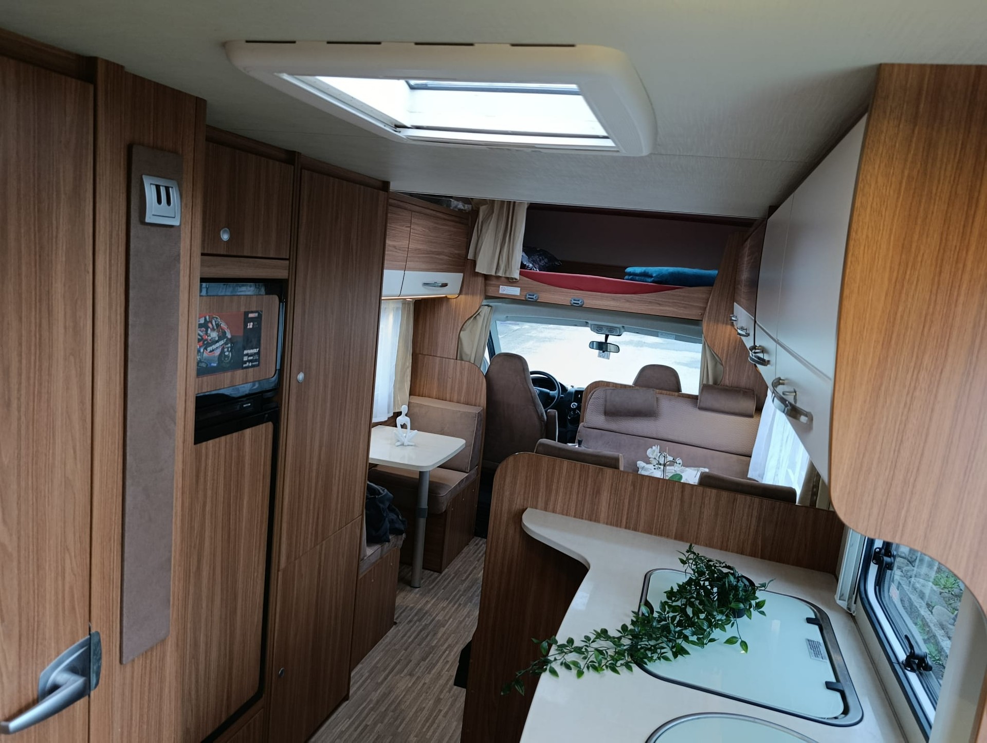 CARADO Capron A461***Raumwunder für Familien 6 Sitz-,Schlafplätzen***Großzügige Dinette***Getrennte Bereiche**Große Küche***-image-12