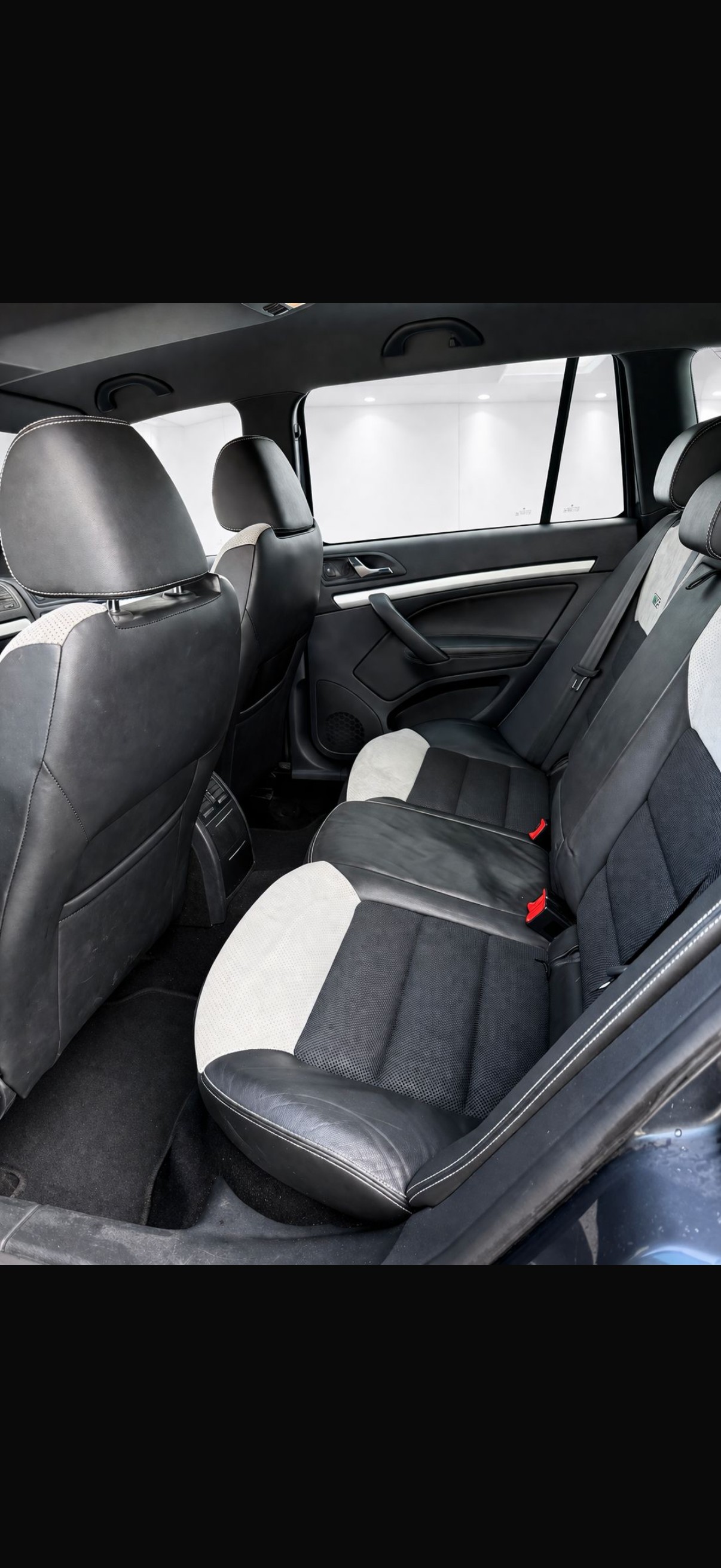 SKODA Octavia Combi 2.0 TDI RS DSG-image-9