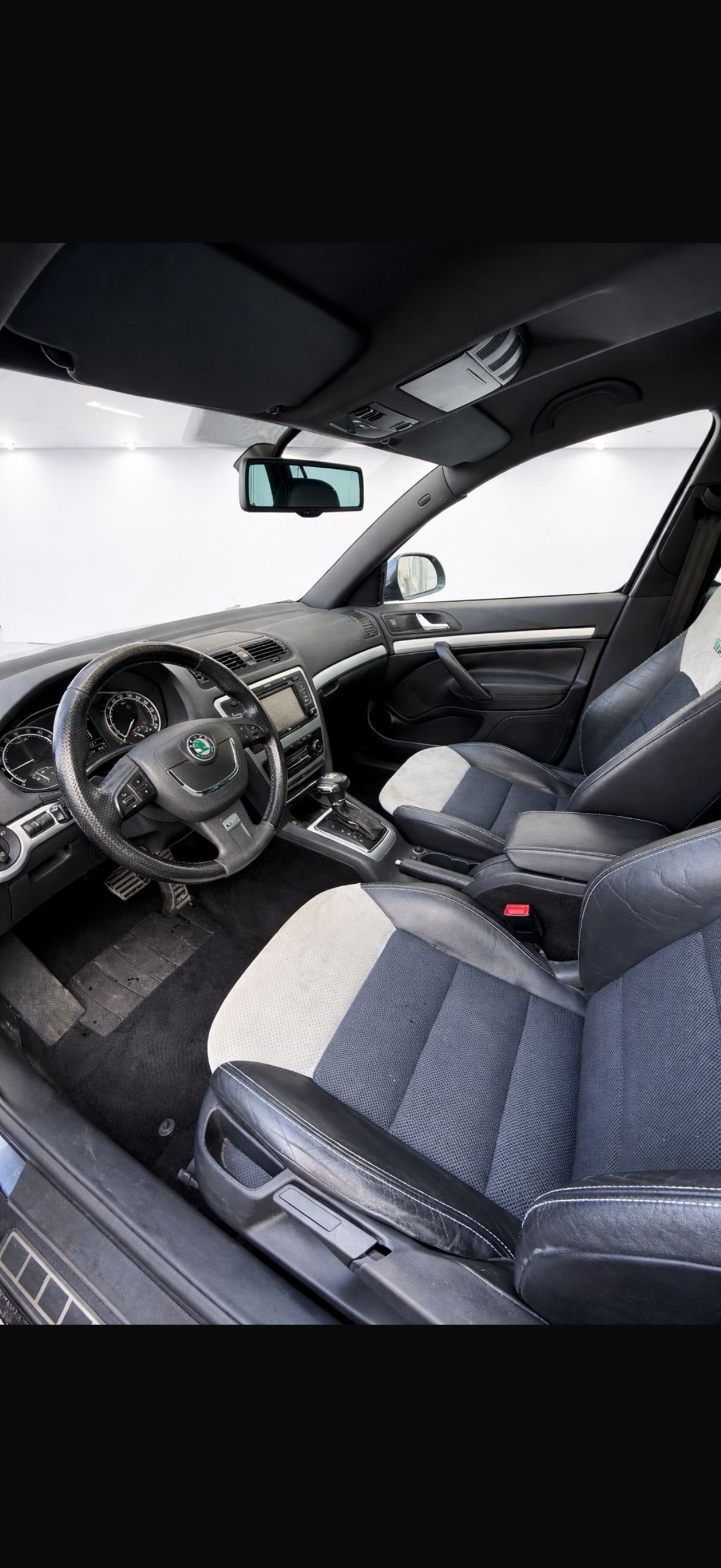 SKODA Octavia Combi 2.0 TDI RS DSG-image-7