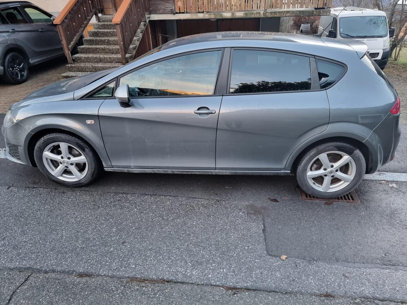 SEAT Leon 1.8 TSI FR-image-2