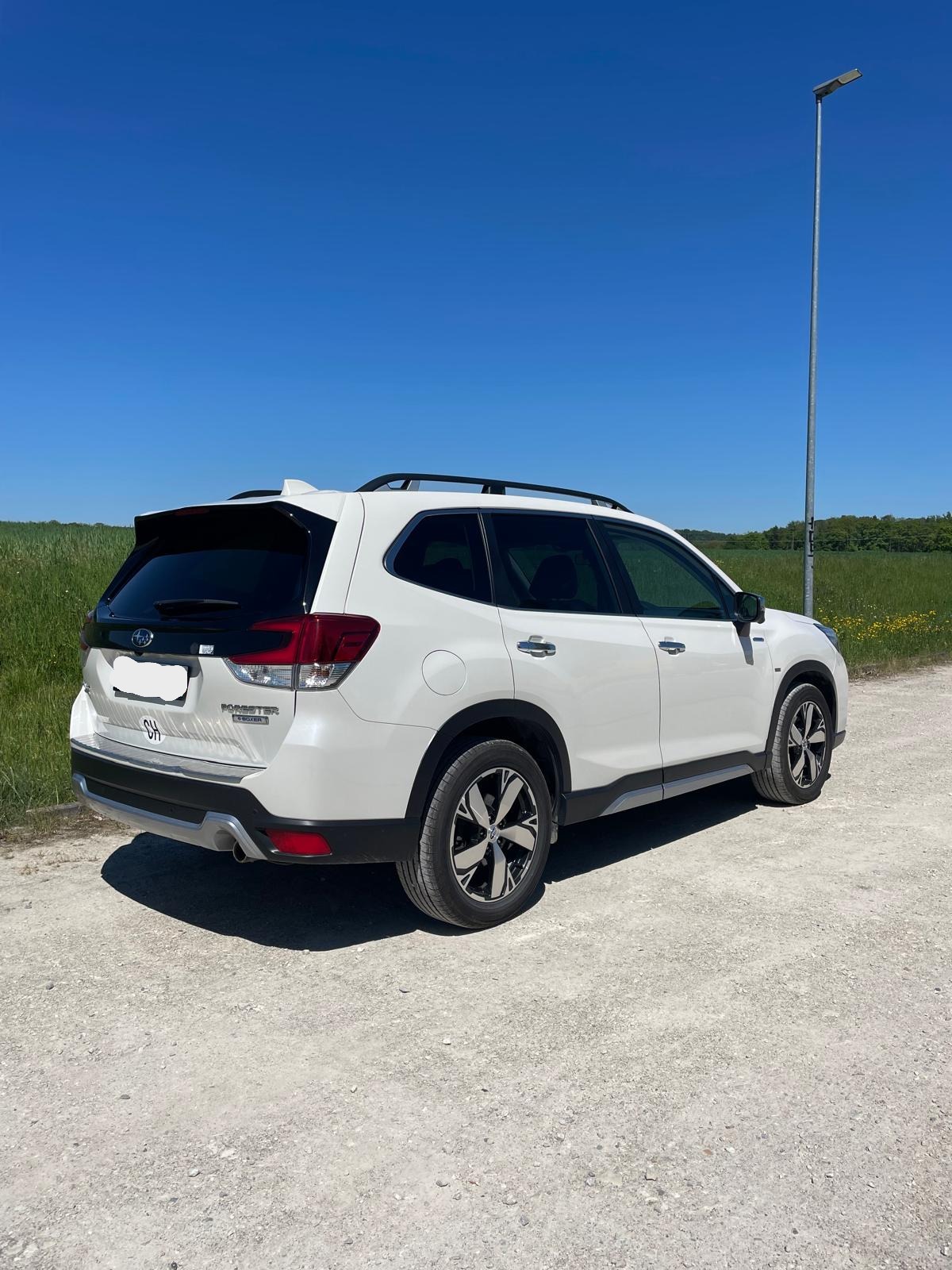SUBARU Forester 2.0i e-Boxer Luxury-image-2