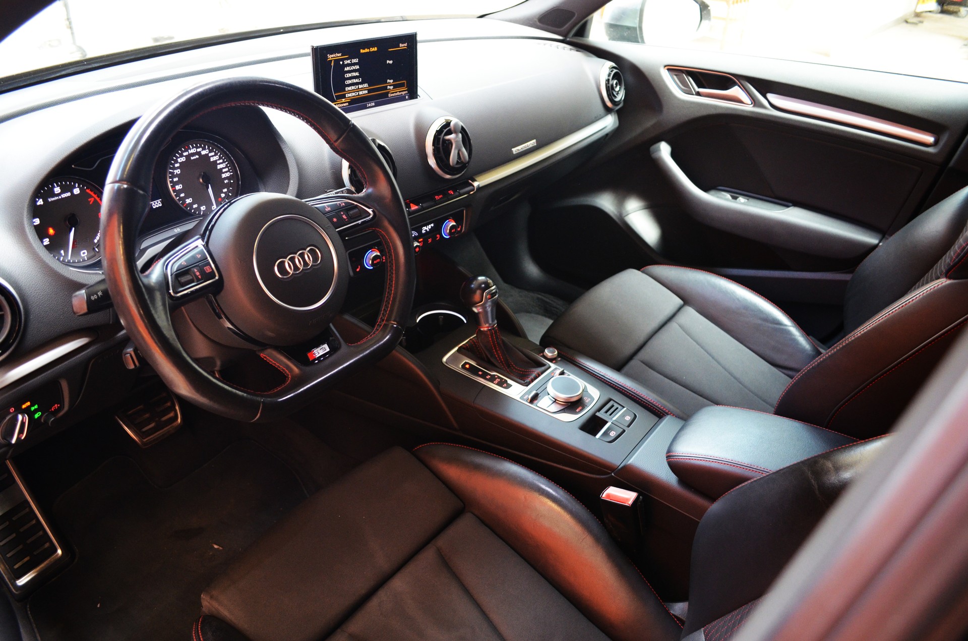 AUDI S3 Sportback 2.0 TFSI quattro S-tronic-image-7