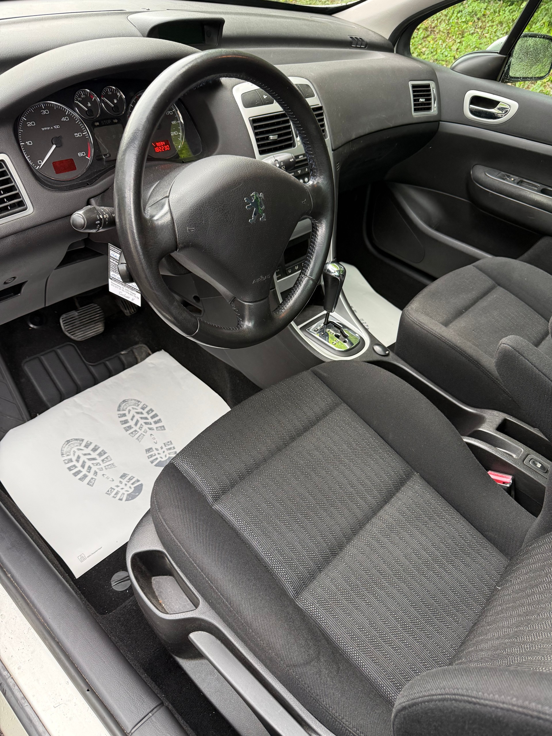 PEUGEOT 307 SW 2.0 HDI Platinum Edition-image-7