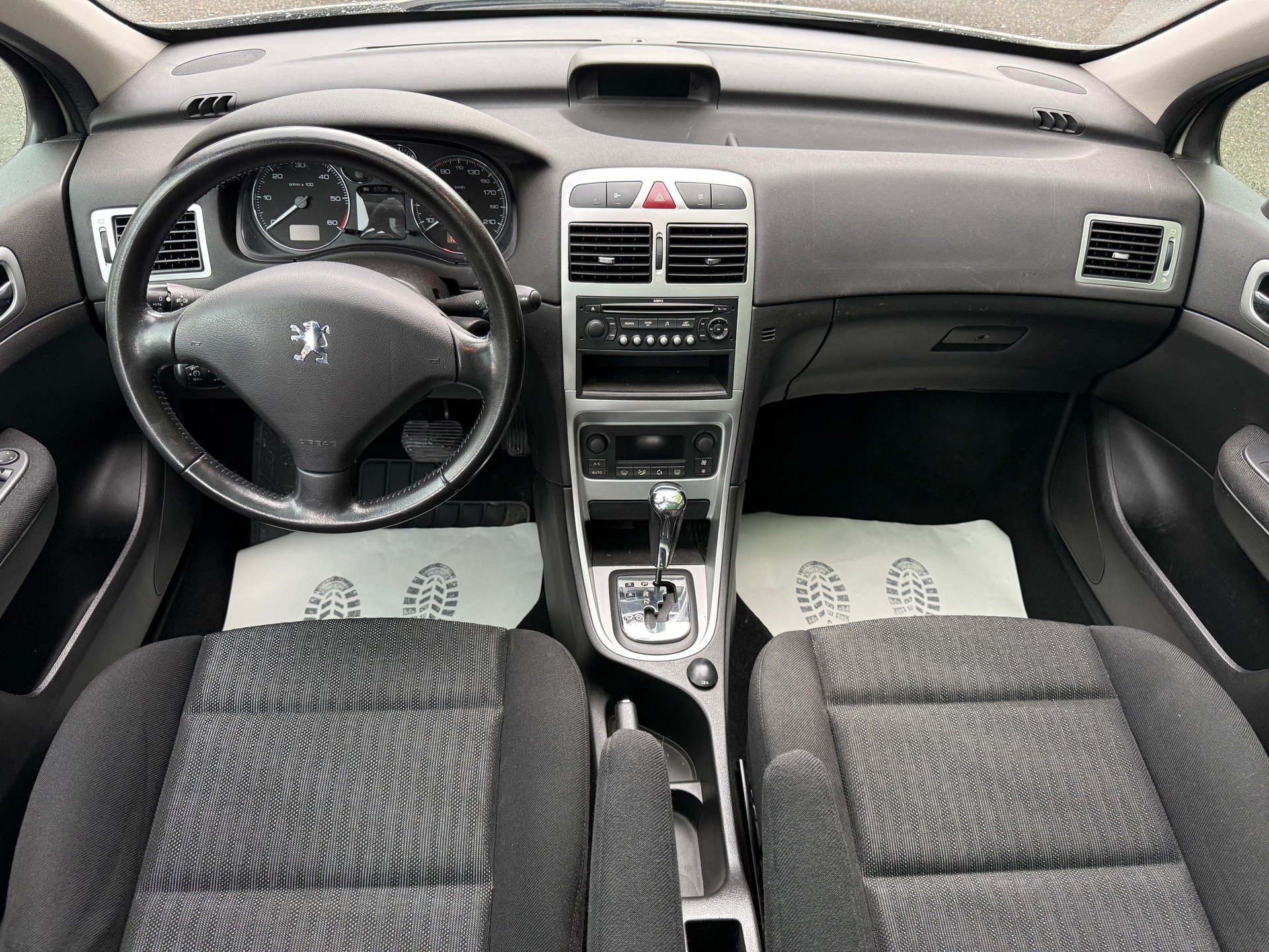 PEUGEOT 307 SW 2.0 HDI Platinum Edition-image-5