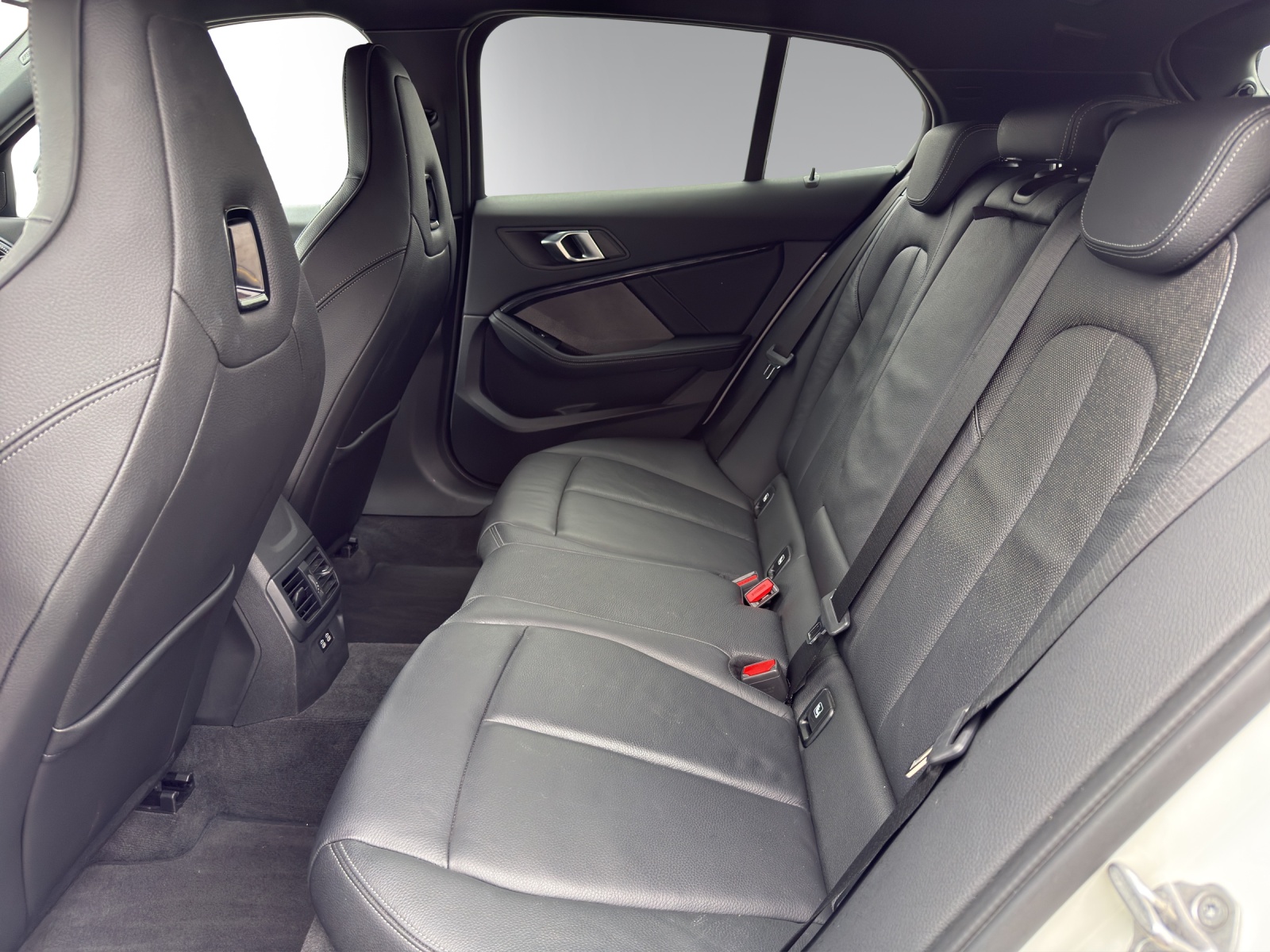 BMW 118i Pure M Sport Steptr.-image-9