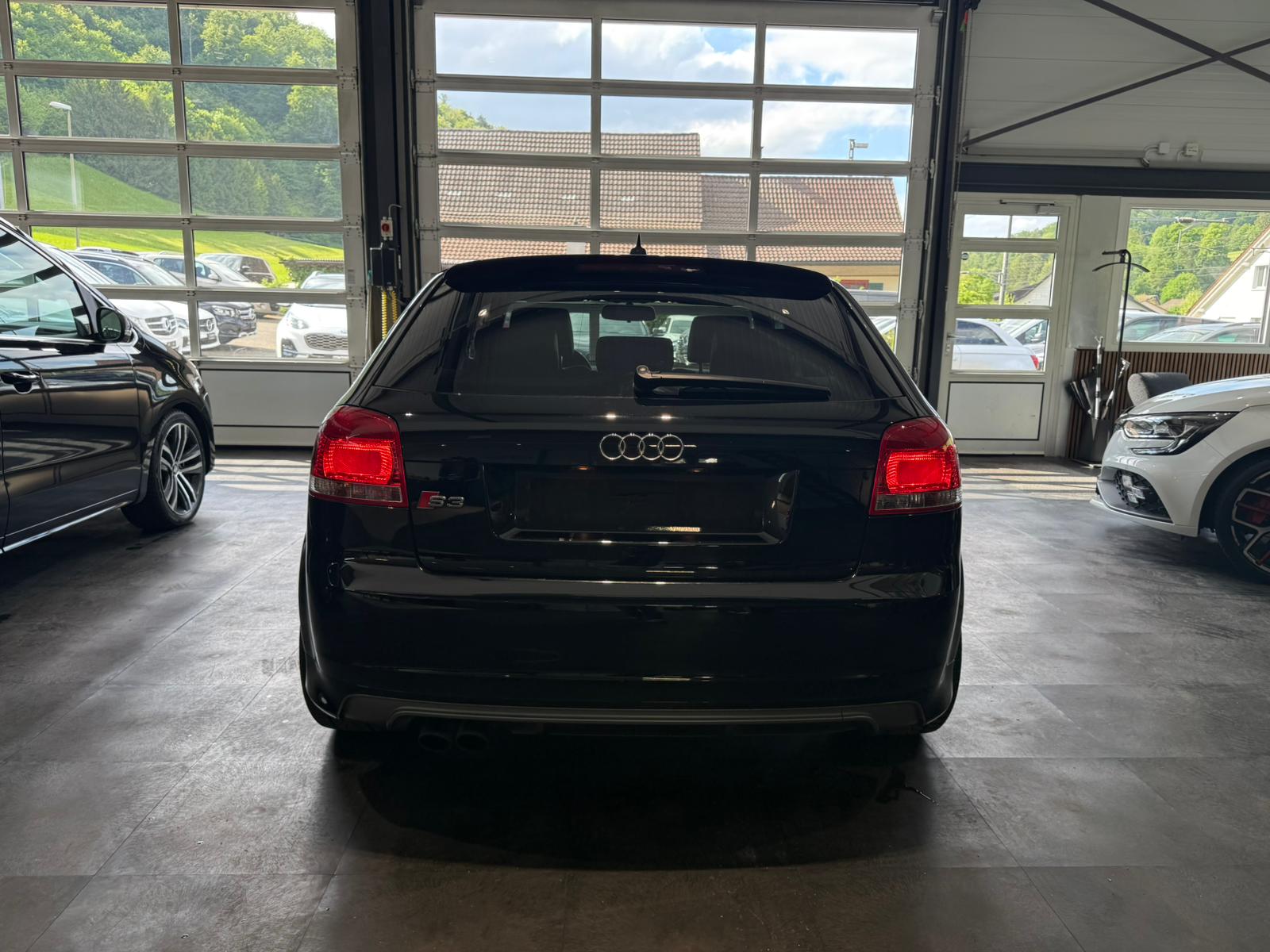 AUDI S3 2.0 Turbo FSI quattro-showroom-element-2