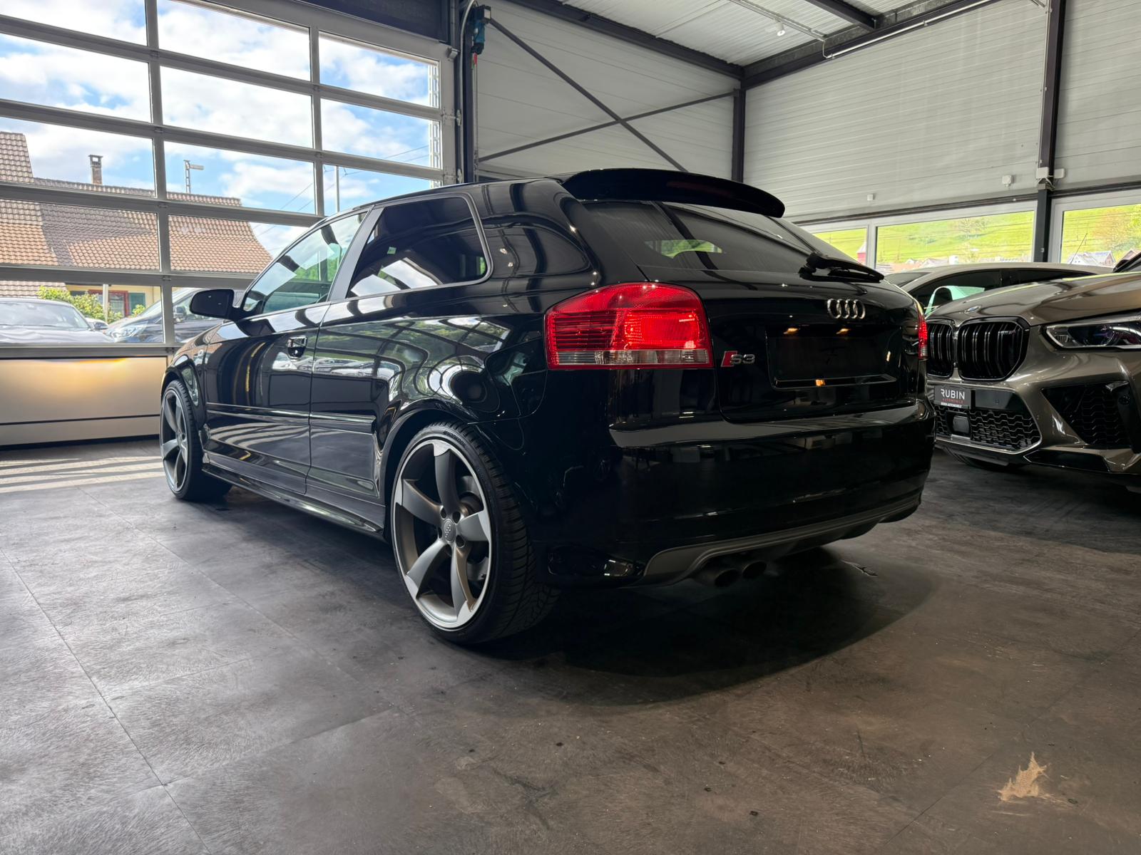 AUDI S3 2.0 Turbo FSI quattro-showroom-element-1