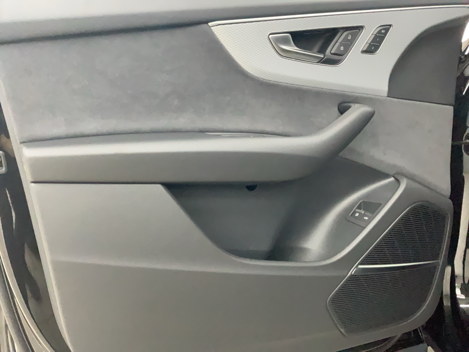 AUDI Q8 SUV TFSI e quattro 290 kW Attraction tiptronic-image-14