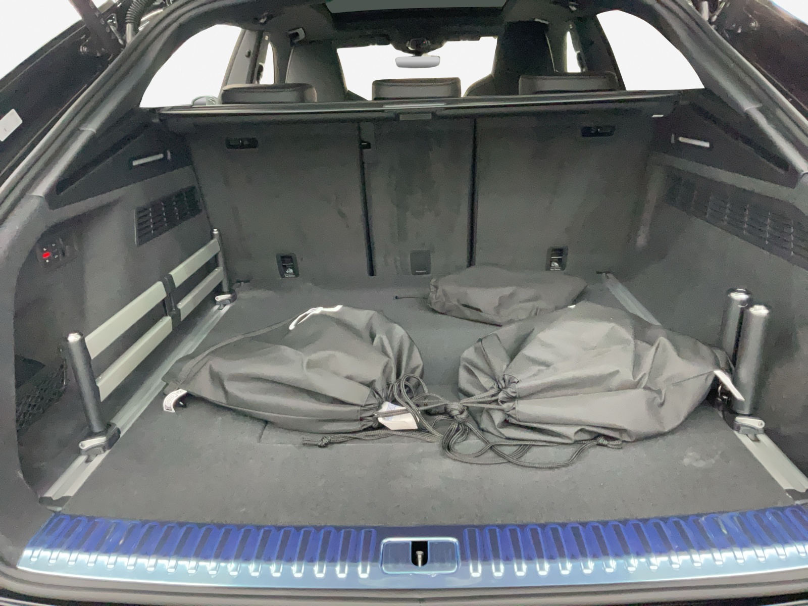AUDI Q8 SUV TFSI e quattro 290 kW Attraction tiptronic-image-12
