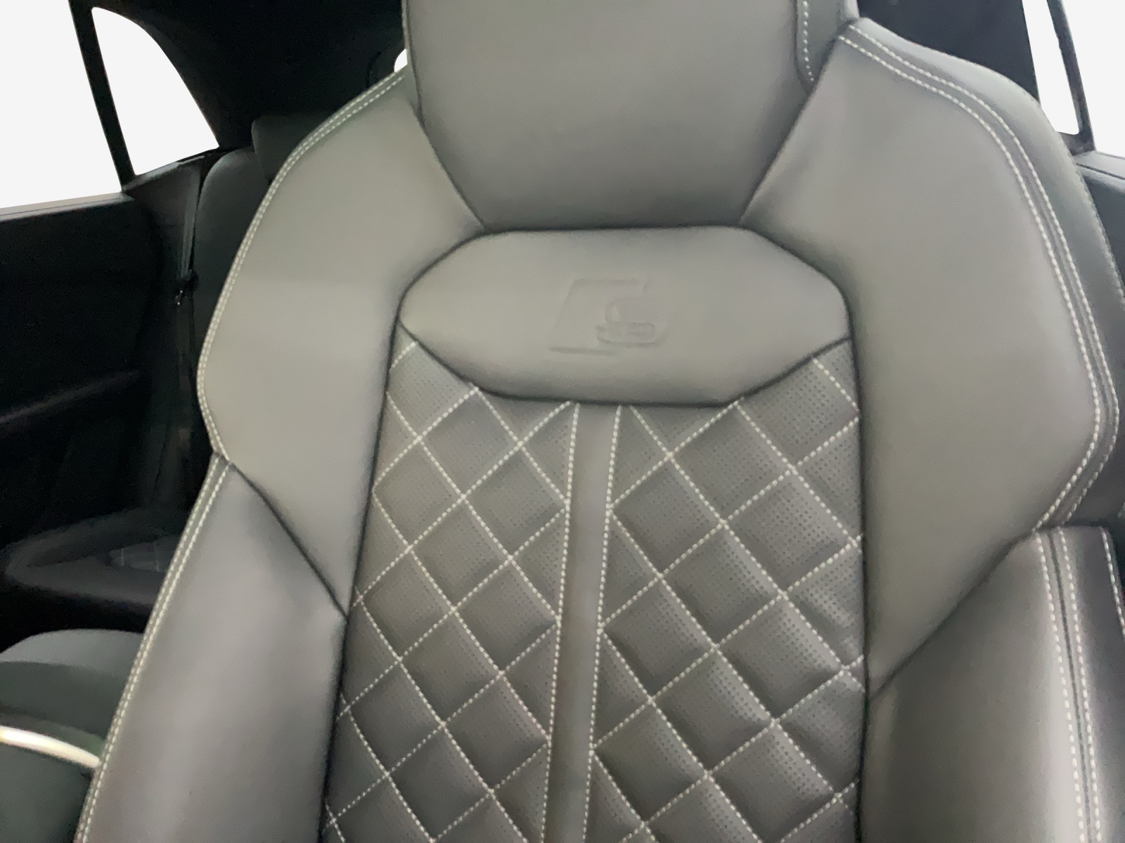 AUDI Q8 SUV TFSI e quattro 290 kW Attraction tiptronic-image-15