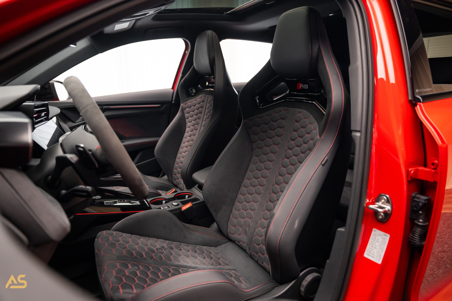 AUDI RS3 Sportback 2.5 TSI Facelift *PROGRESSIVE RED* TRAUM | R8-SCHALENSITZE | PANORAMA | CARBON | WERKSGARANTIE-image-16