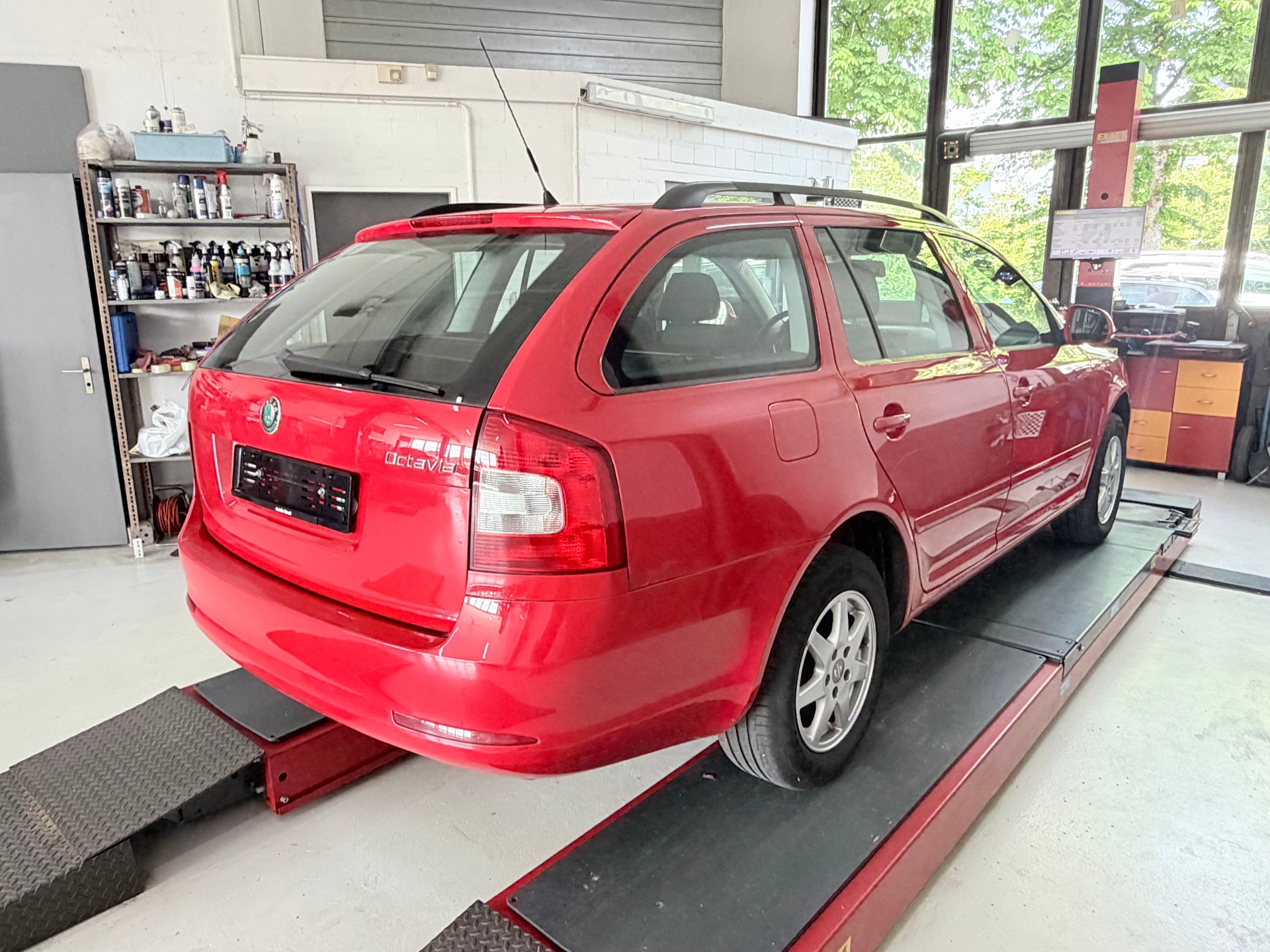 SKODA Octavia Combi 1.6 TDI Adventure 4x4-image-5