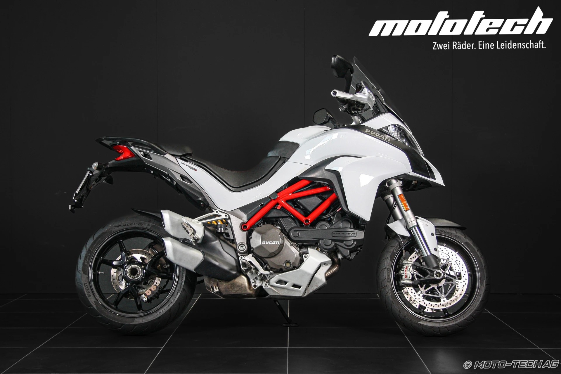 DUCATI Multistrada 1200 S-showroom-element-1