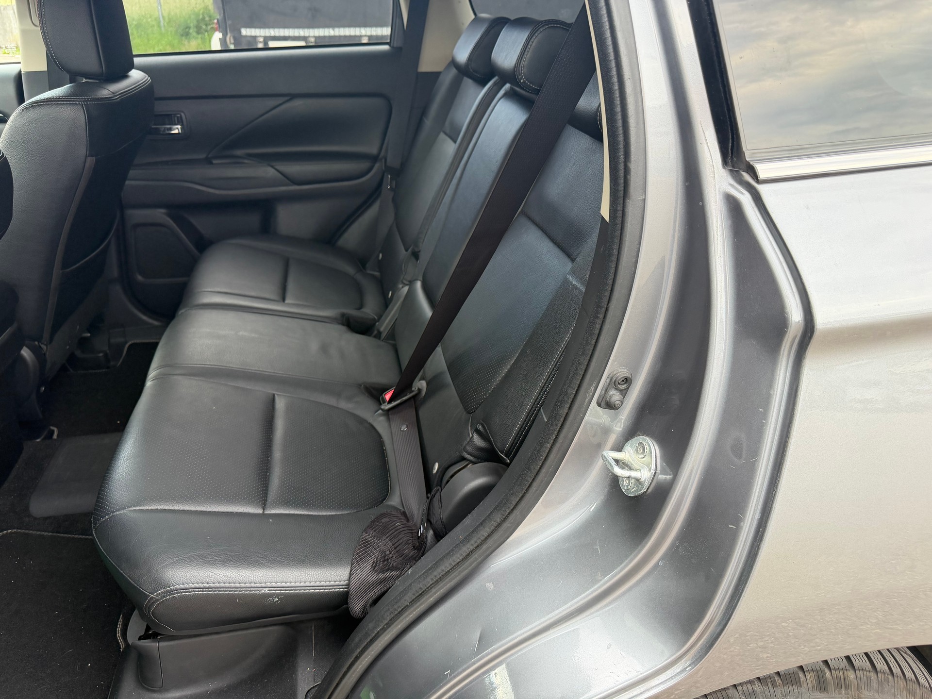 MITSUBISHI Outlander 2.0 PHEV Navigator eAssist-image-9