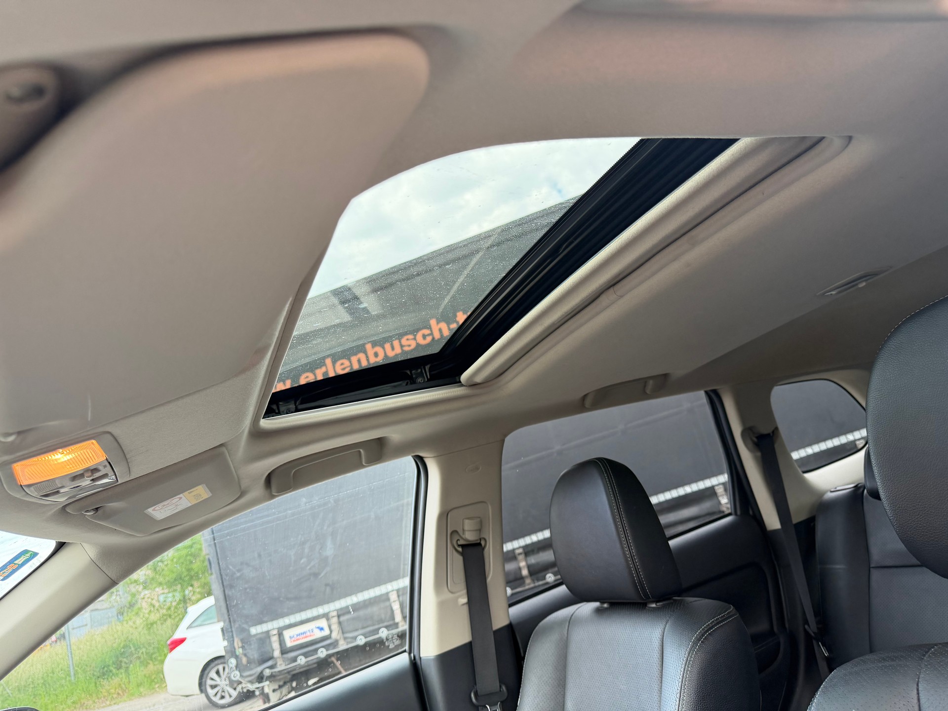MITSUBISHI Outlander 2.0 PHEV Navigator eAssist-image-6