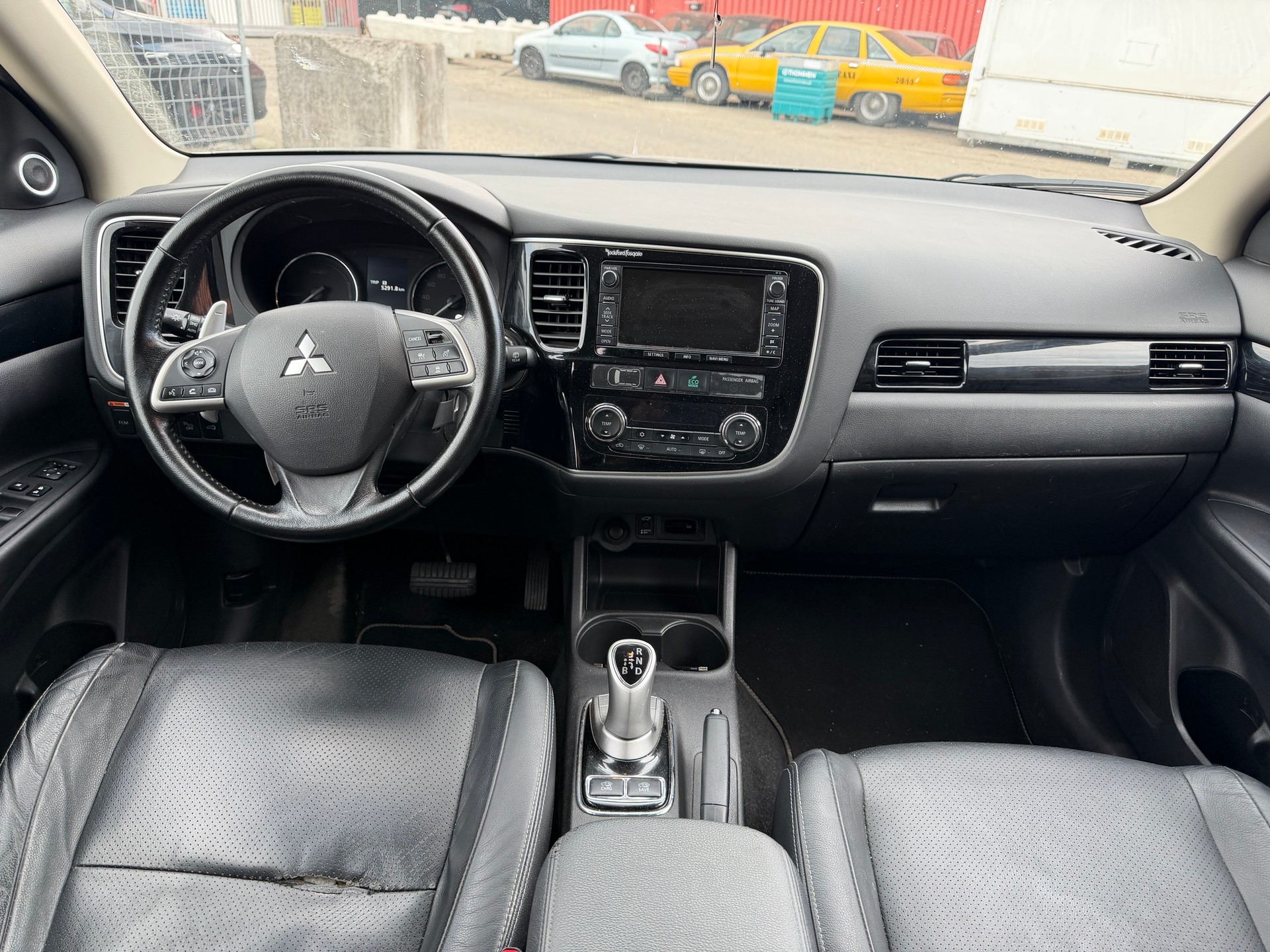 MITSUBISHI Outlander 2.0 PHEV Navigator eAssist-image-7