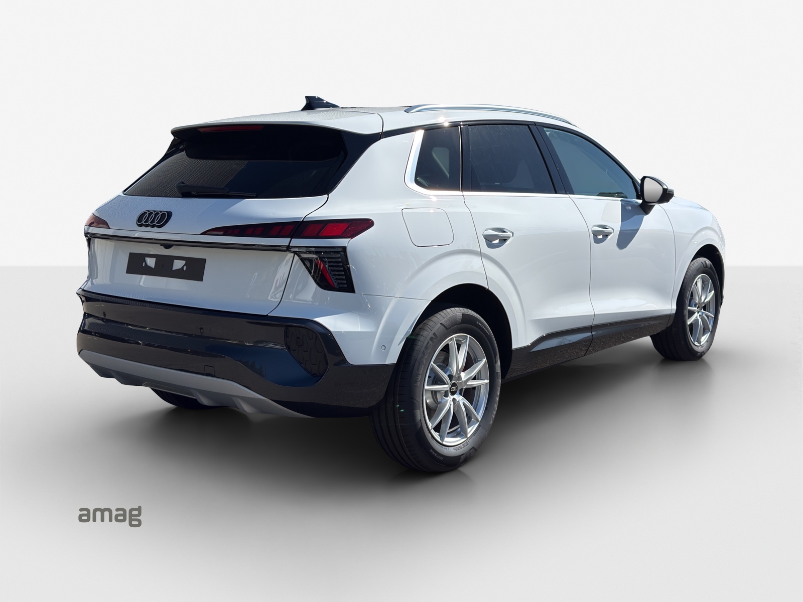 AUDI Q3 SUV 110 kW TFSI S tronic-image-4