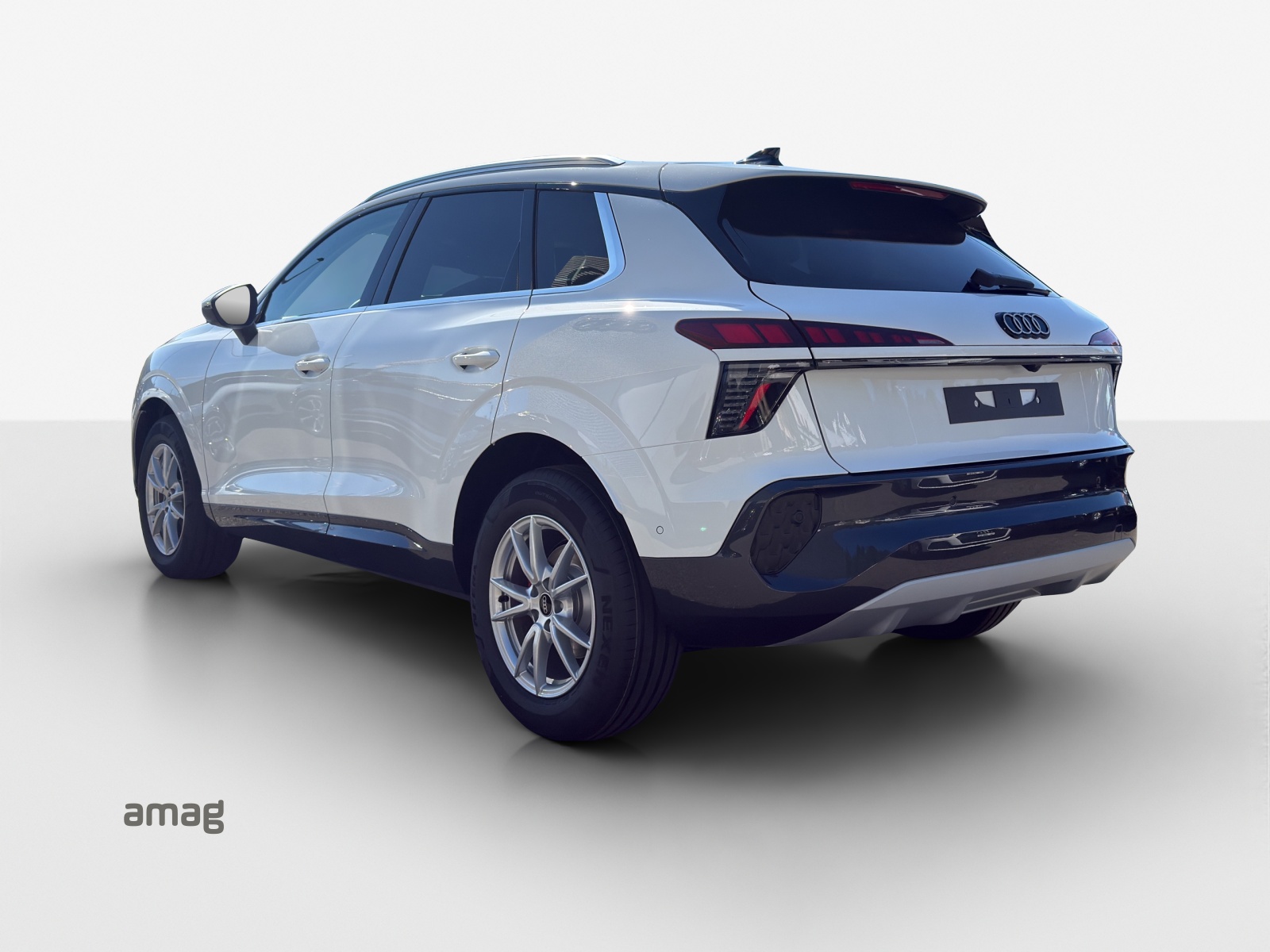 AUDI Q3 SUV 110 kW TFSI S tronic-image-2