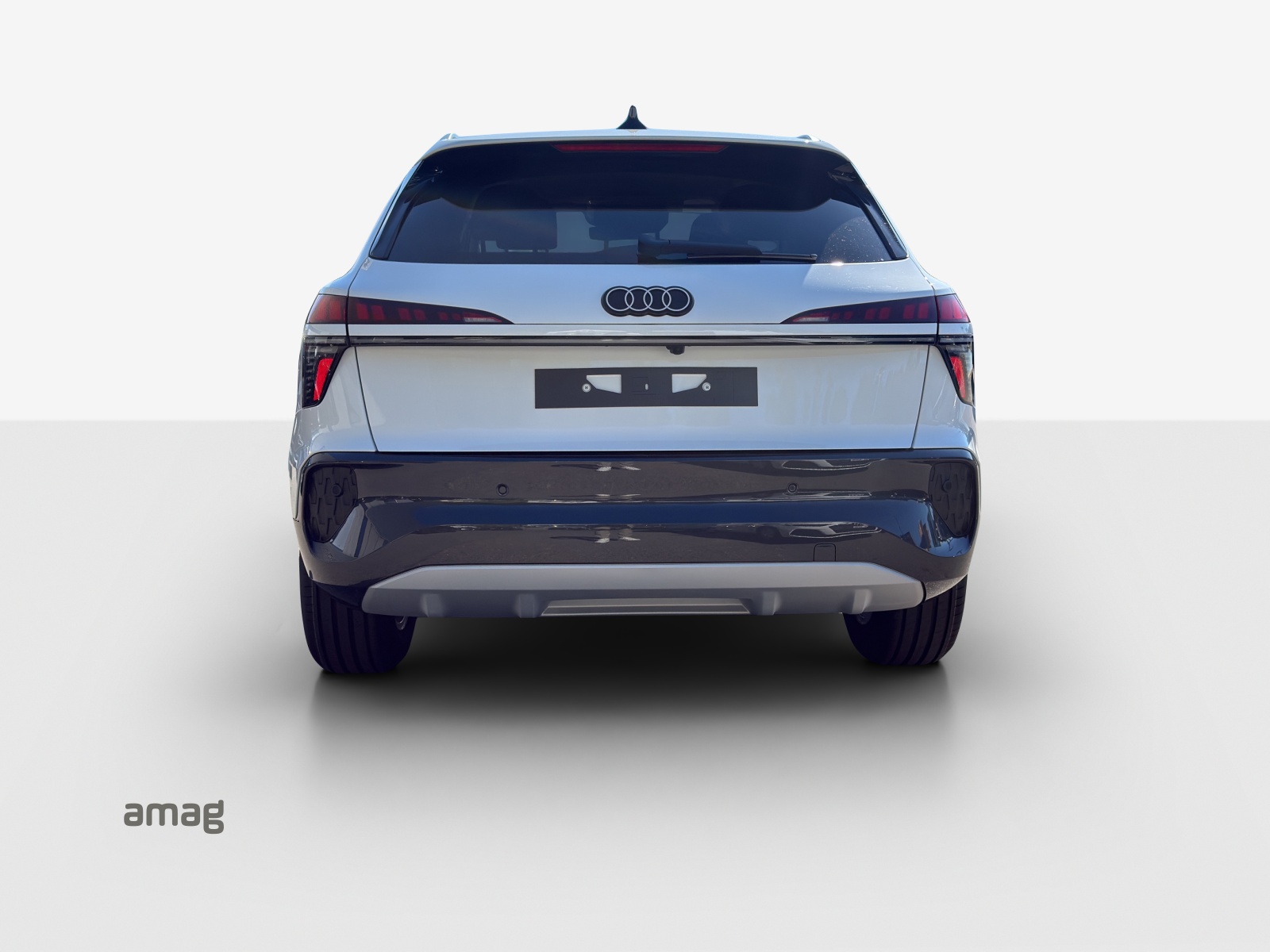 AUDI Q3 SUV 110 kW TFSI S tronic-image-3