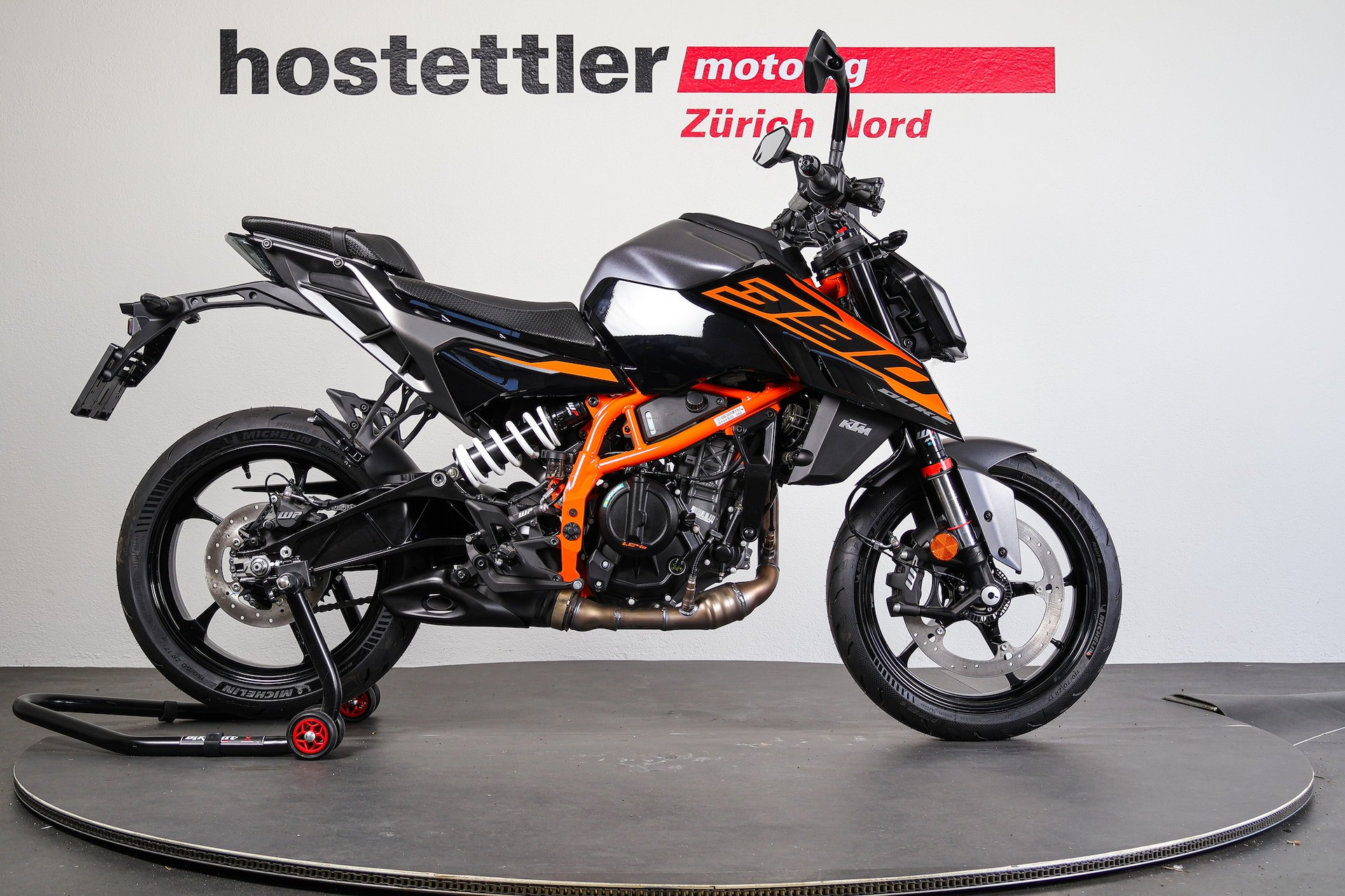 KTM 390 Duke-showroom-element-1
