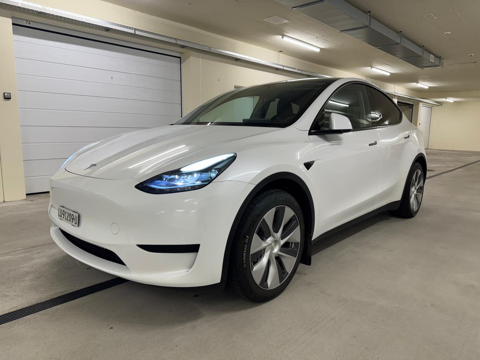 TESLA Model Y RWD / EAP / AHK / Garantie-showroom-element-1