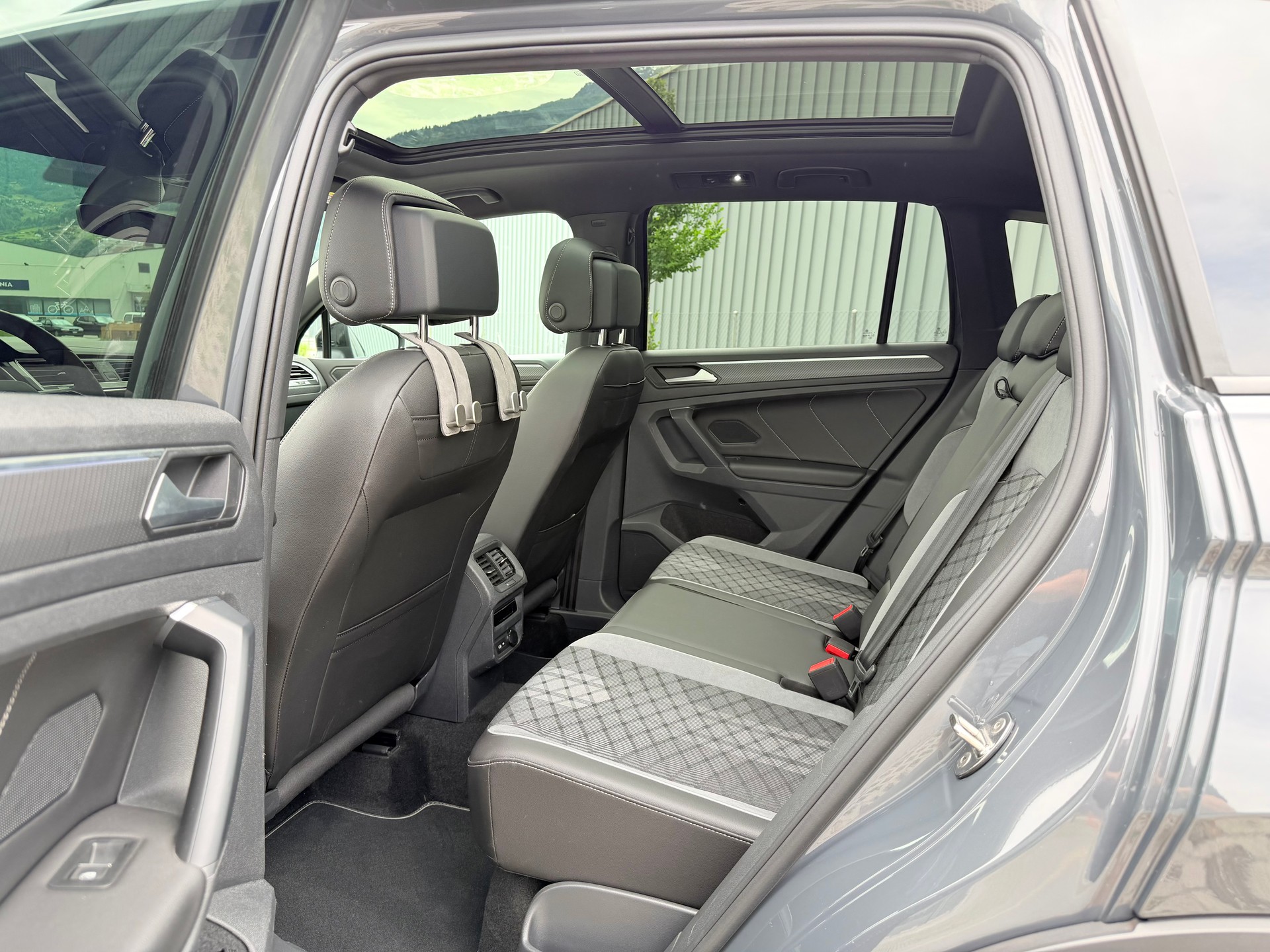 VW 2.0 TSI R-Line DSG-image-10