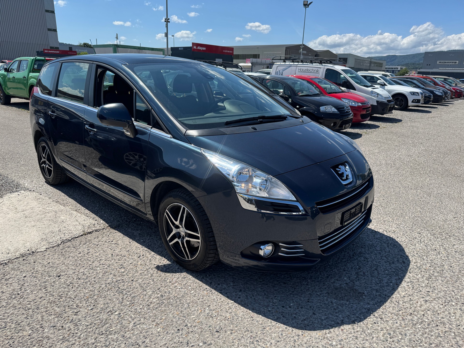 PEUGEOT 5008 1.6 16V T Sport-image-2