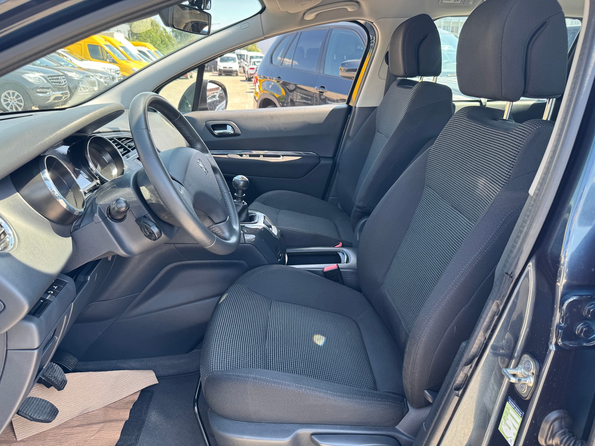 PEUGEOT 5008 1.6 16V T Sport-image-8