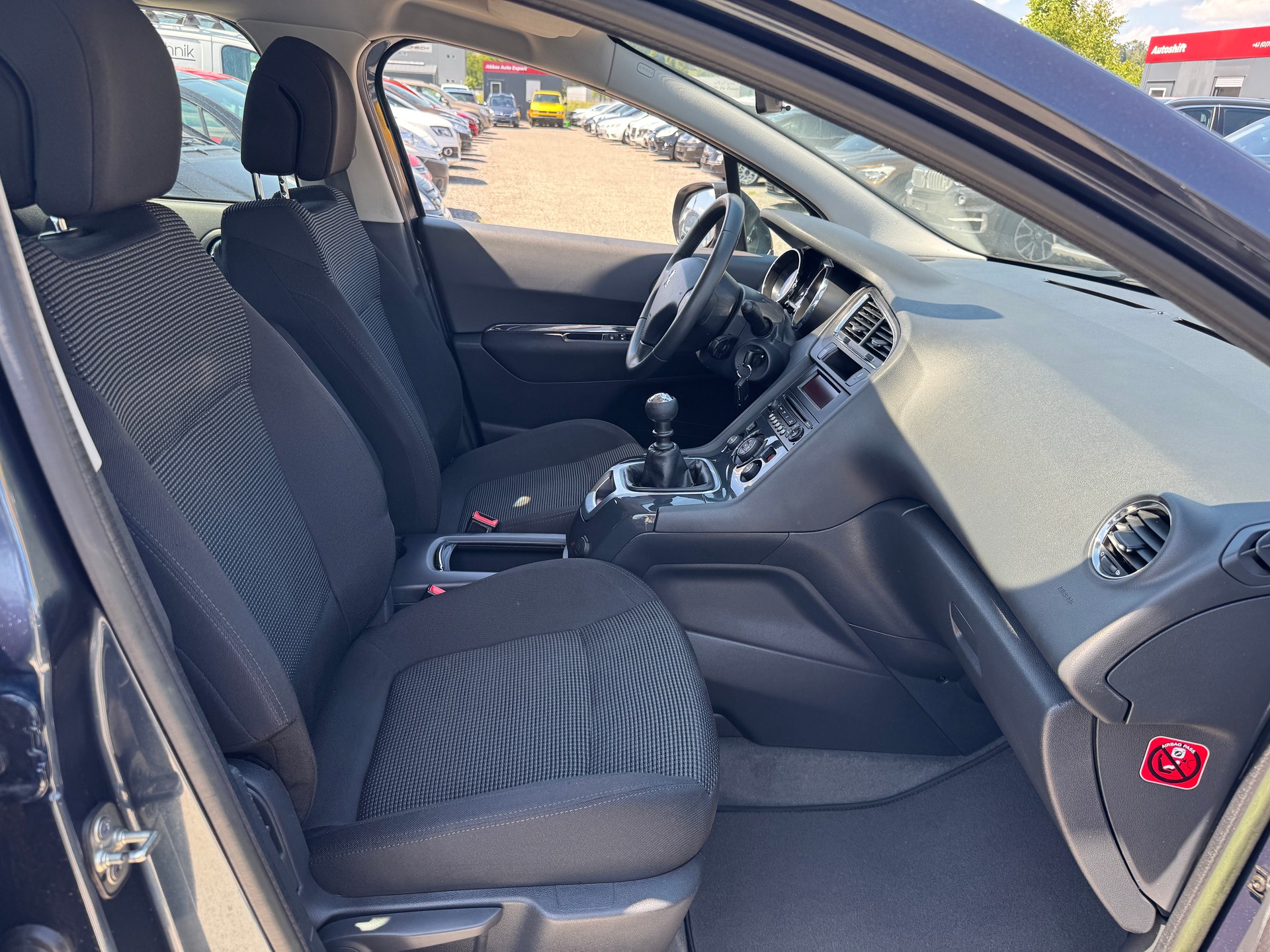PEUGEOT 5008 1.6 16V T Sport-image-10