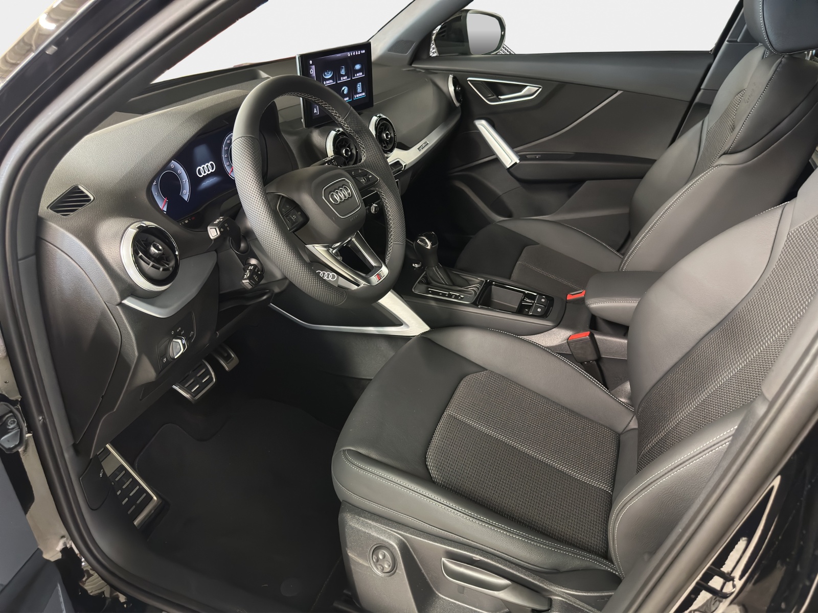 AUDI Q2 40 TFSI Attraction quattro S-tronic-image-9
