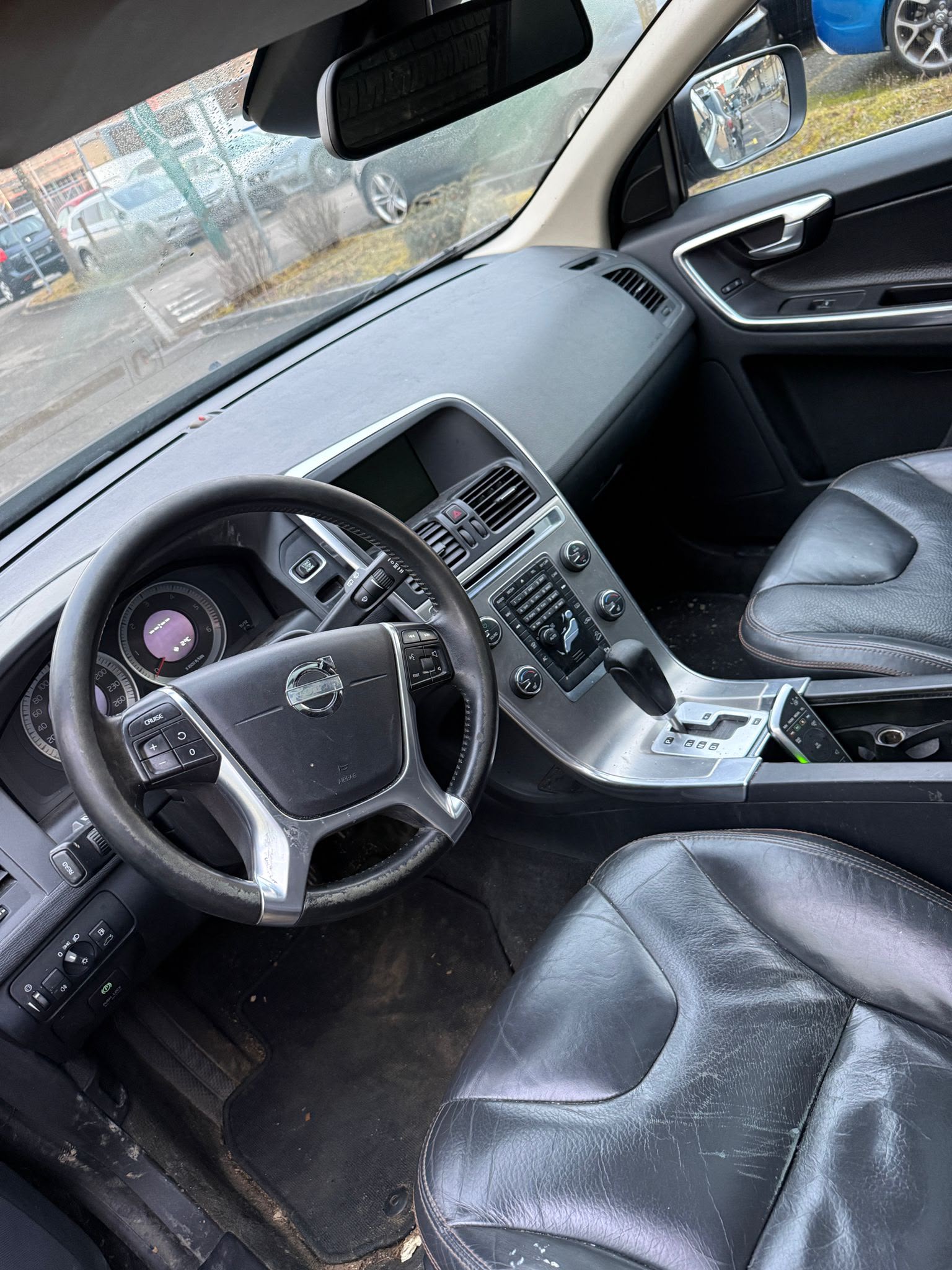 VOLVO XC60 D5 AWD Summum Geartronic-image-6