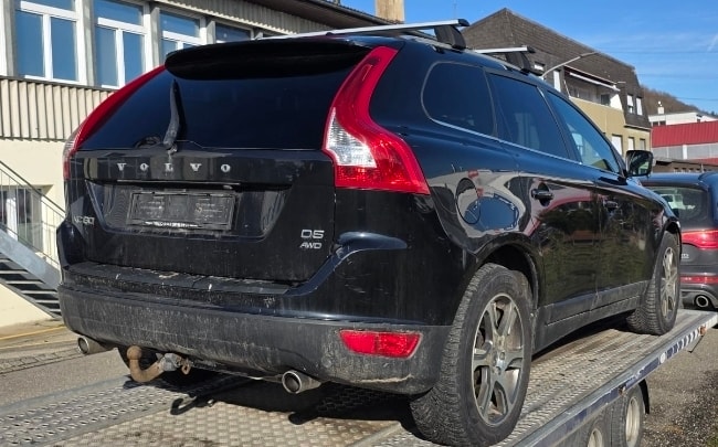 VOLVO XC60 D5 AWD Summum Geartronic-image-4