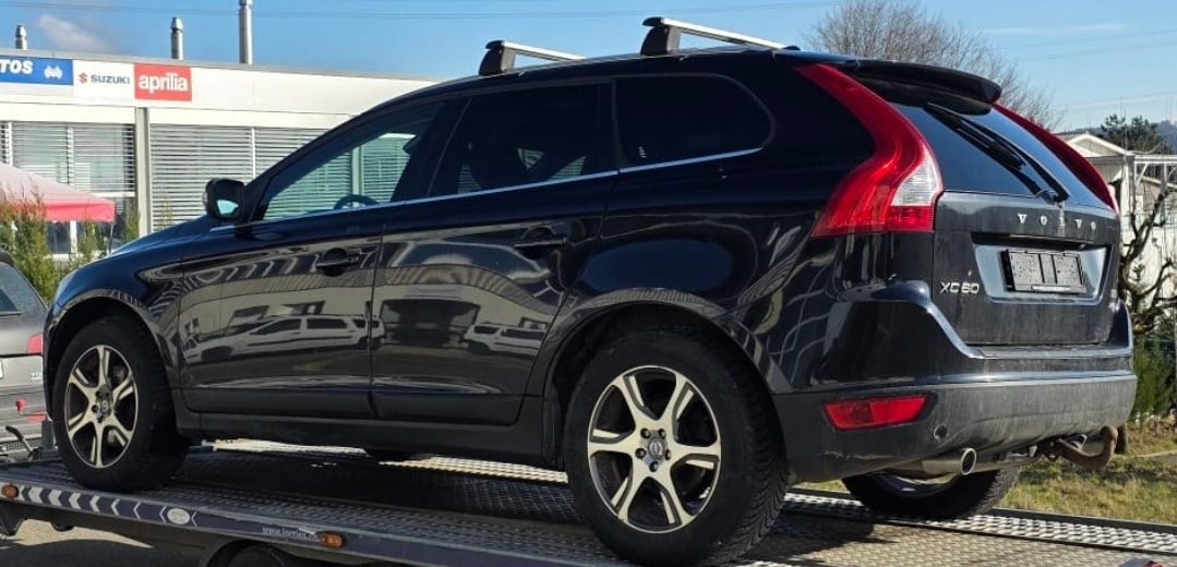 VOLVO XC60 D5 AWD Summum Geartronic-image-2