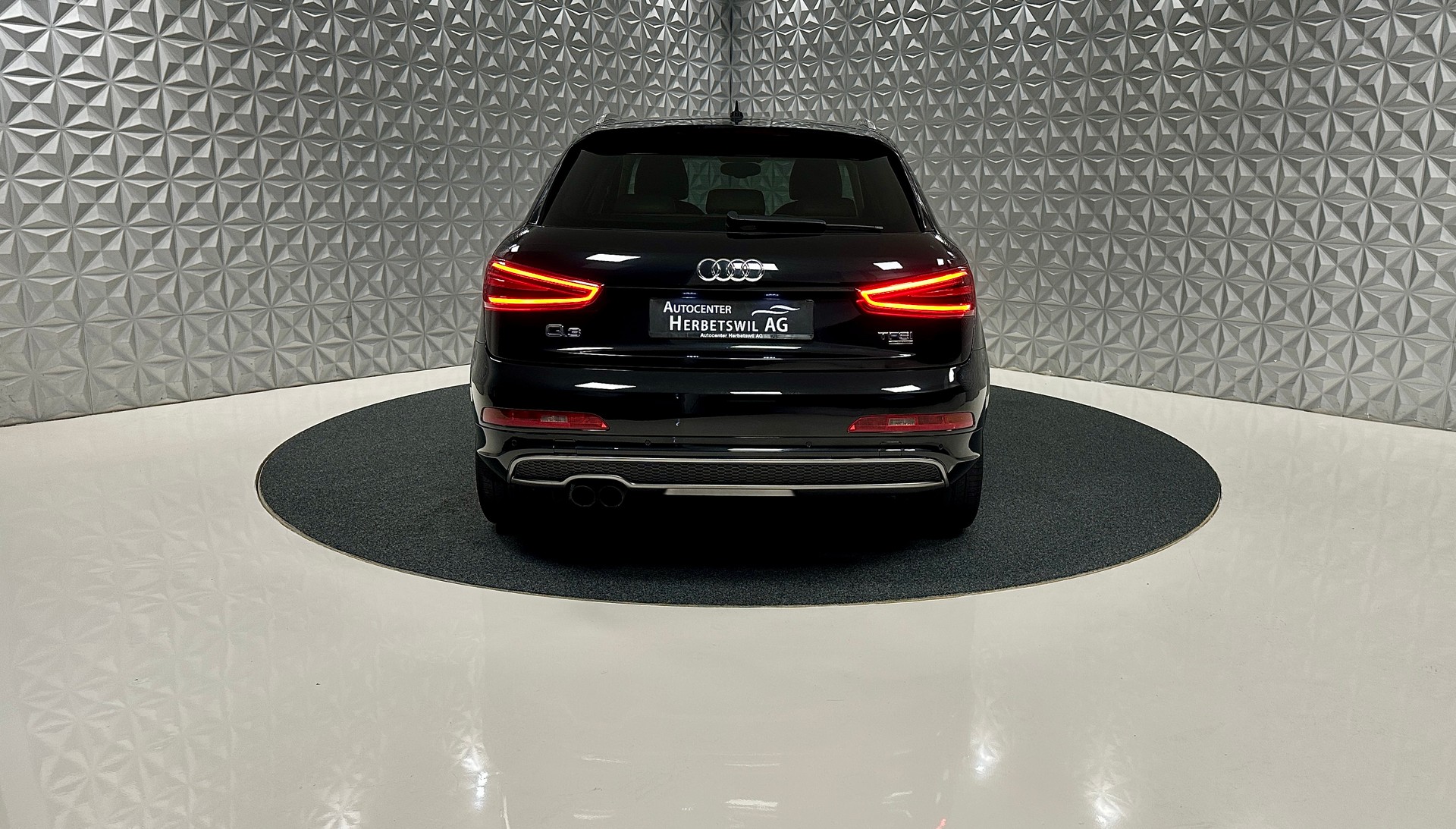 AUDI Q3 2.0 TFSI quattro S-tronic **S-LINE**-image-5