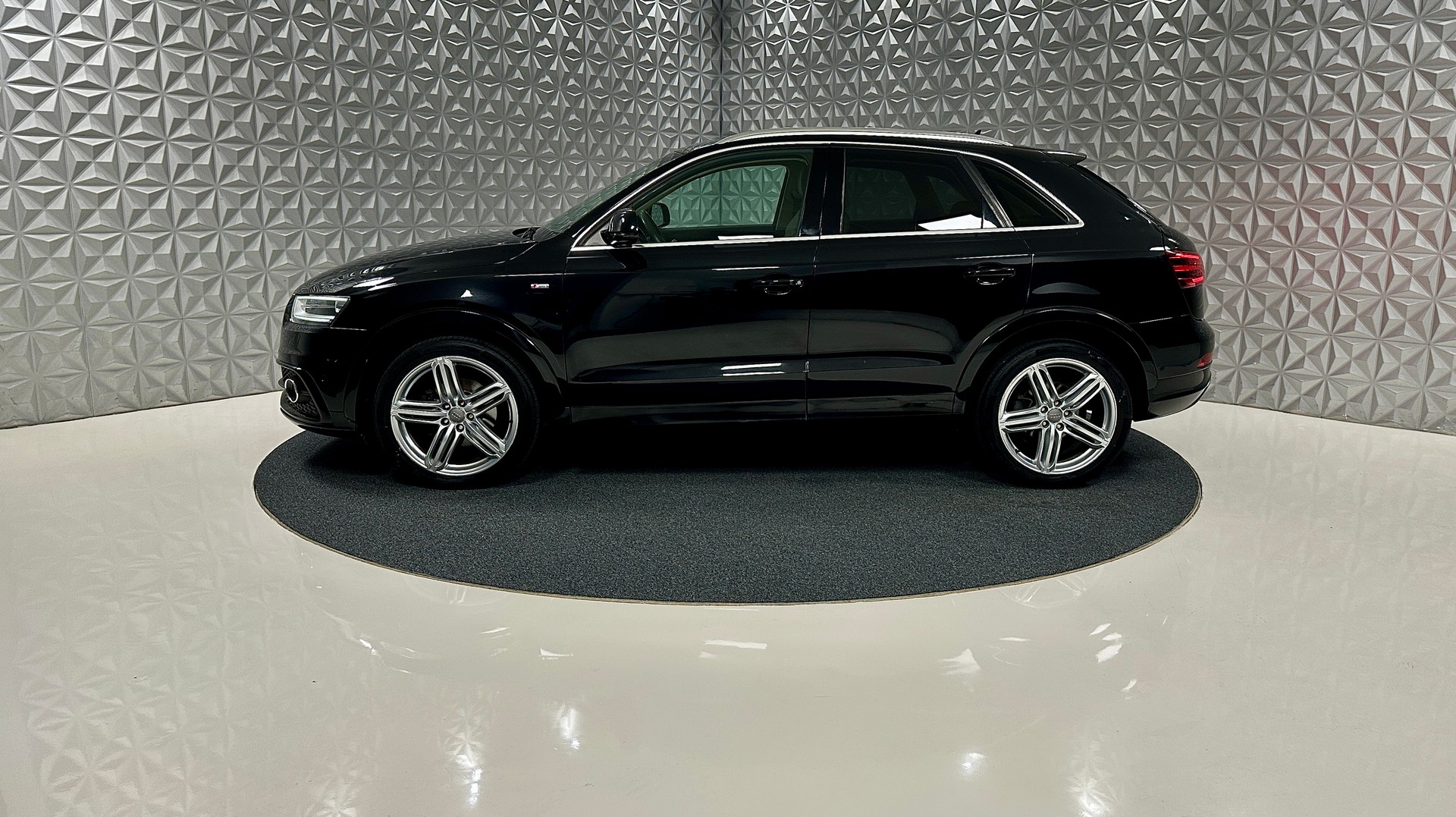 AUDI Q3 2.0 TFSI quattro S-tronic **S-LINE**-image-7