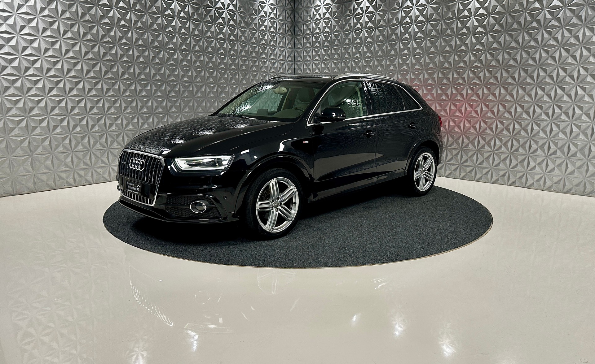 AUDI Q3 2.0 TFSI quattro S-tronic **S-LINE**-image-0