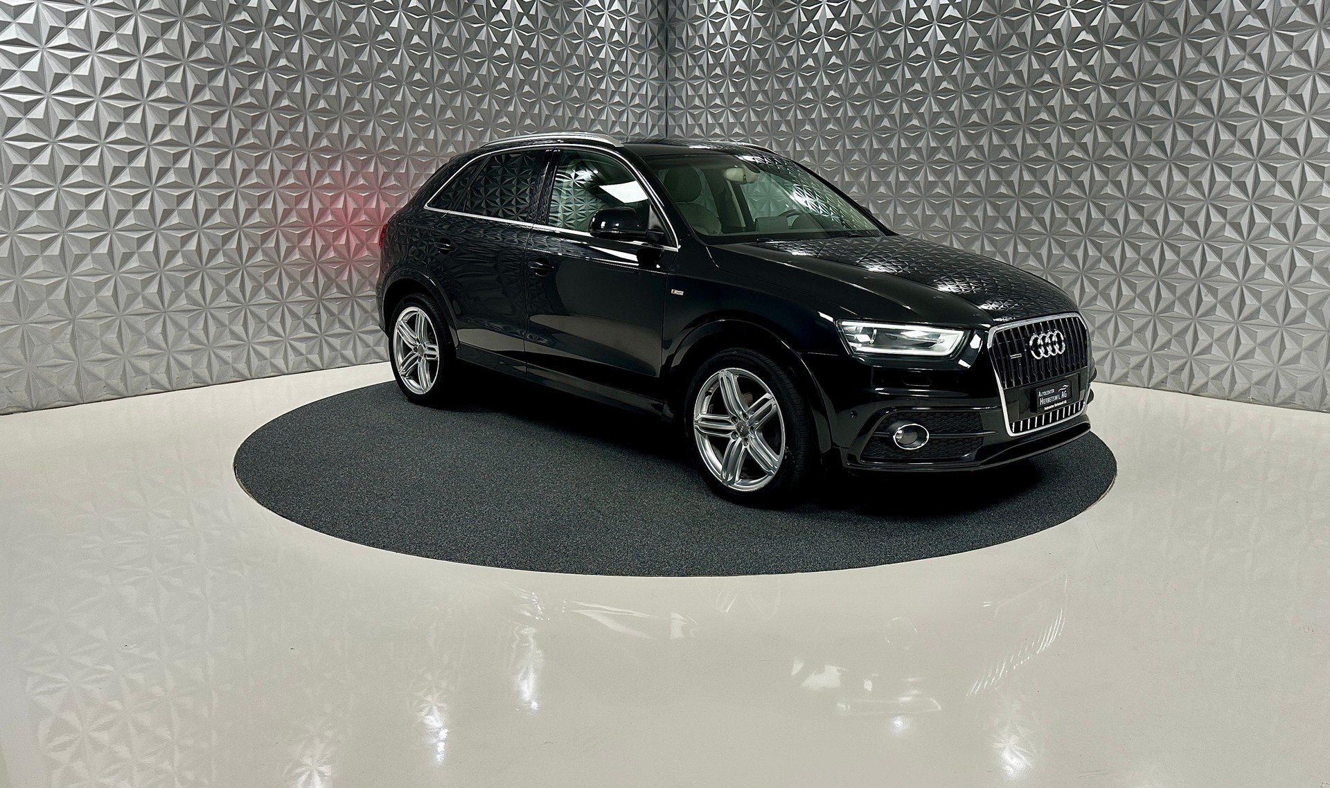 AUDI Q3 2.0 TFSI quattro S-tronic **S-LINE**-image-2