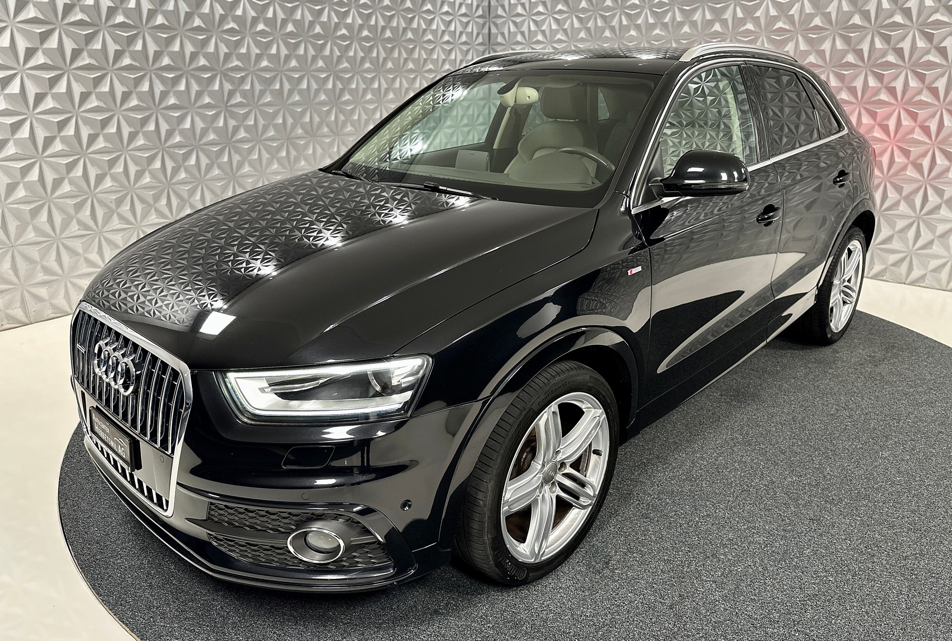 AUDI Q3 2.0 TFSI quattro S-tronic **S-LINE**-image-8