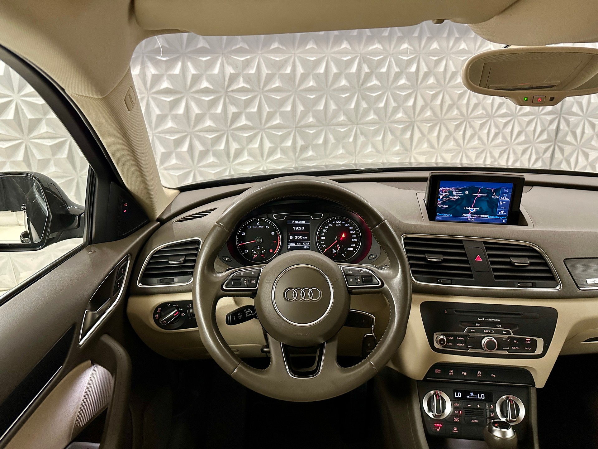 AUDI Q3 2.0 TFSI quattro S-tronic **S-LINE**-image-23