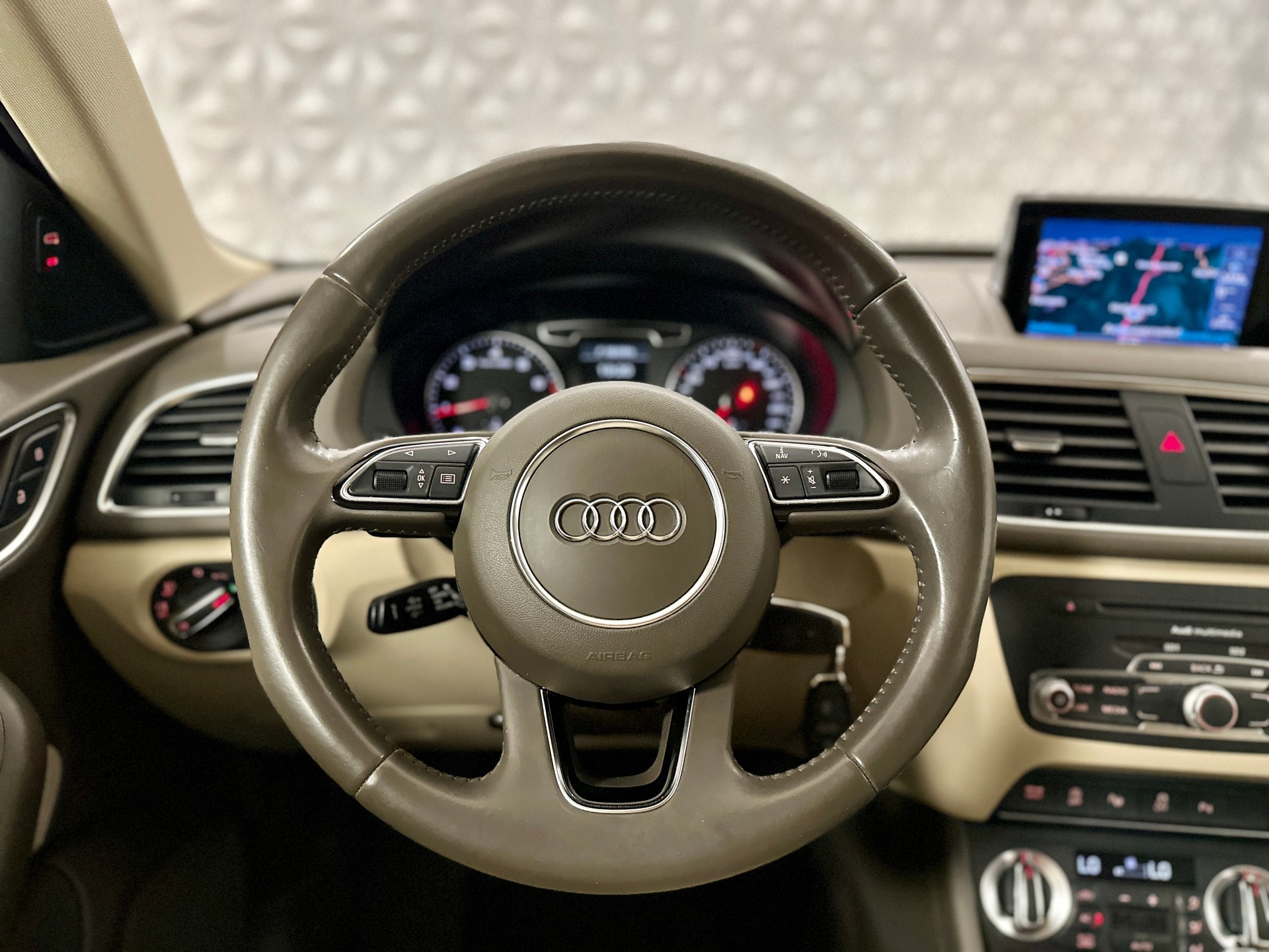 AUDI Q3 2.0 TFSI quattro S-tronic **S-LINE**-image-22