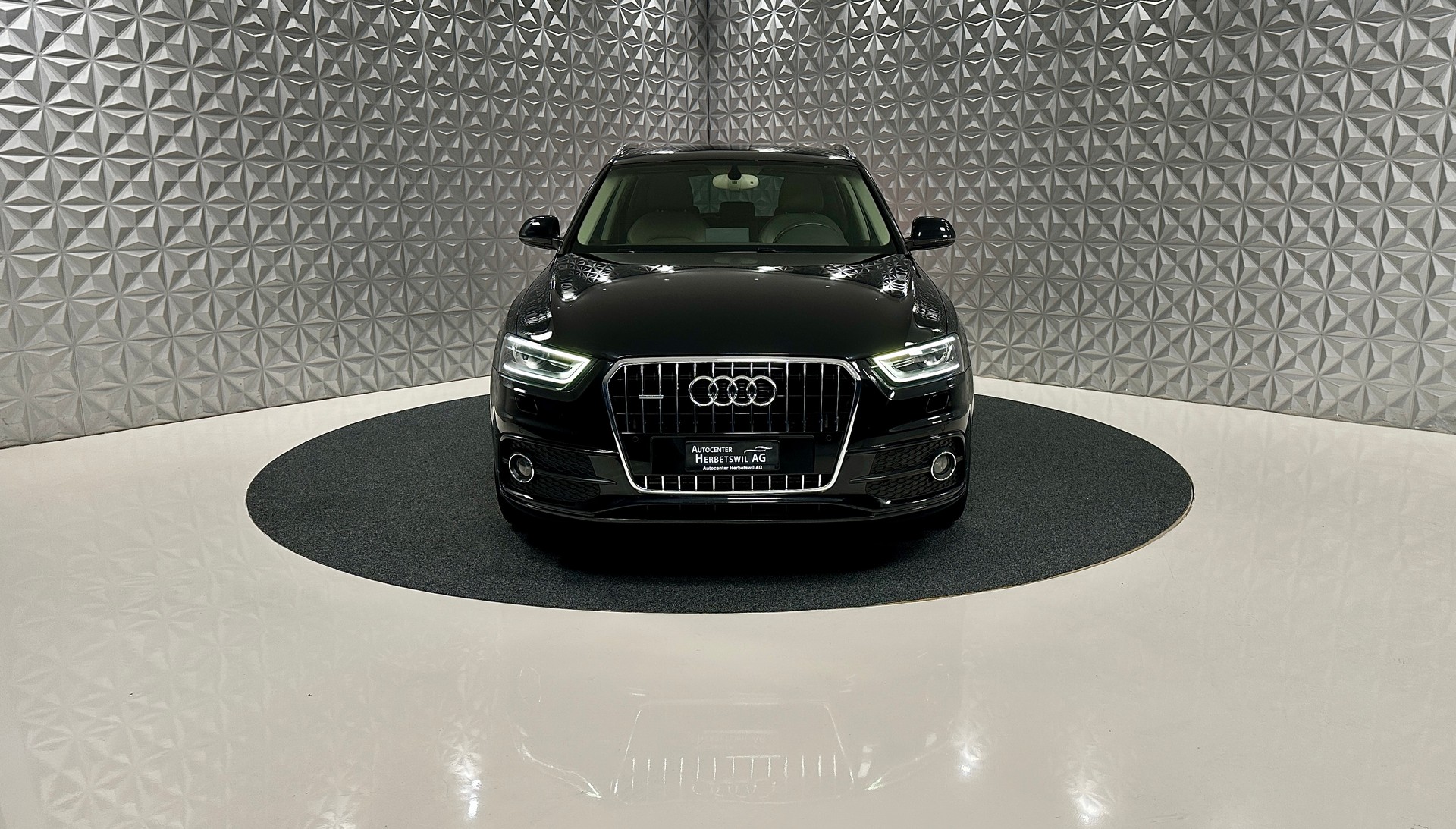 AUDI Q3 2.0 TFSI quattro S-tronic **S-LINE**-image-1