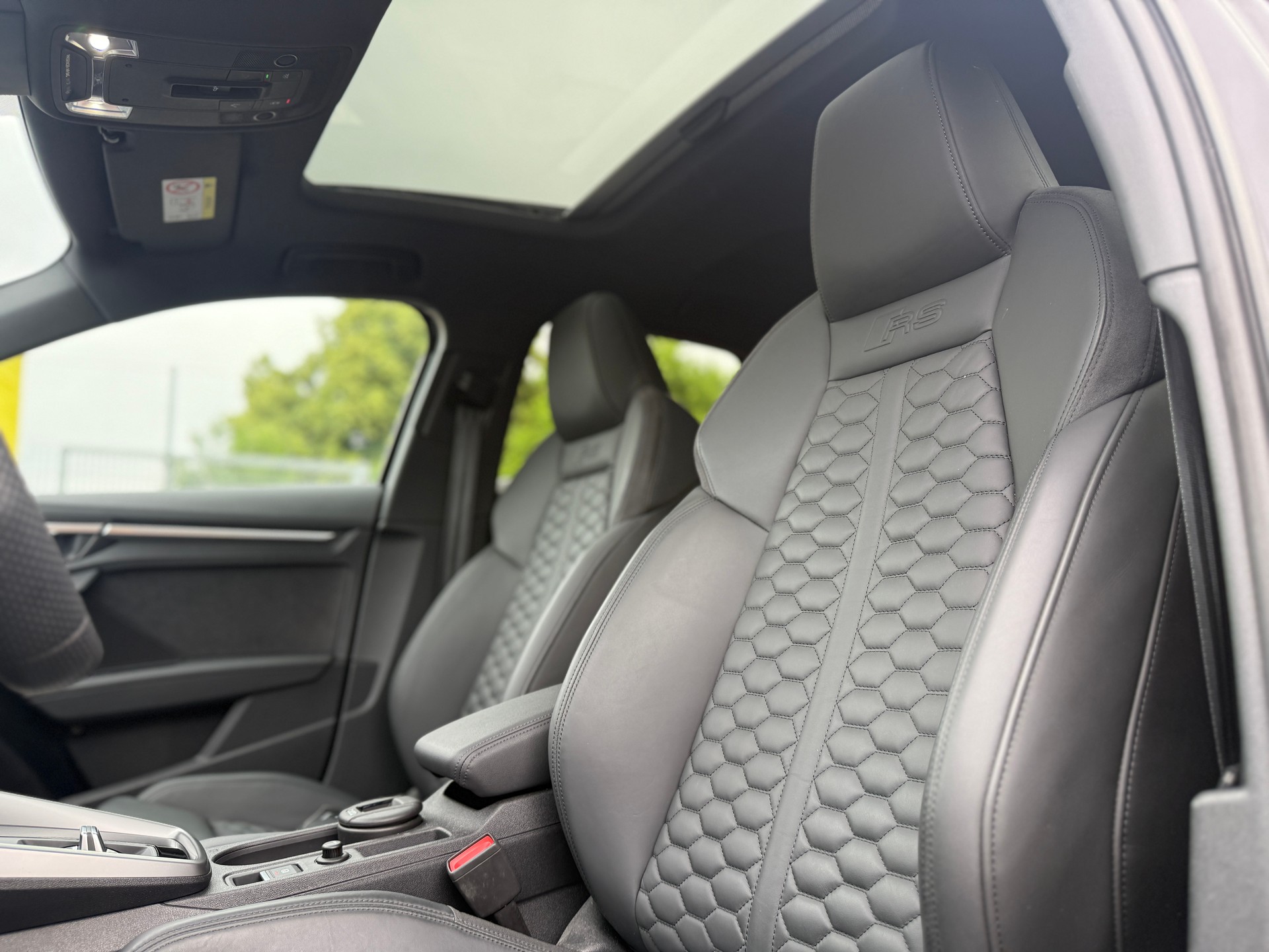AUDI RS3 Sportback 2.5 TSI quattro S-tronic-image-9