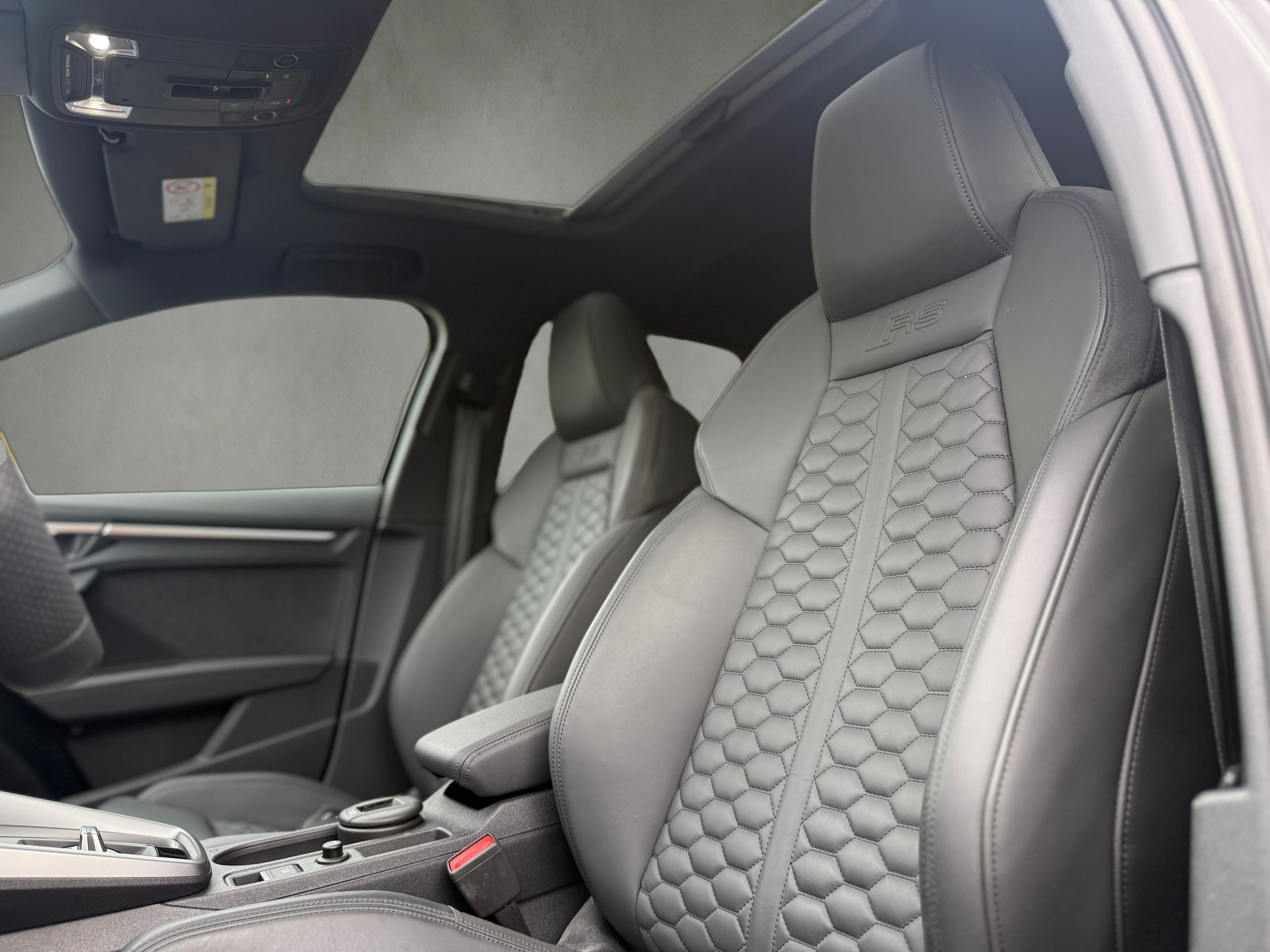 AUDI RS3 Sportback 2.5 TSI quattro S-tronic Audi Swiss Service Package+-image-9