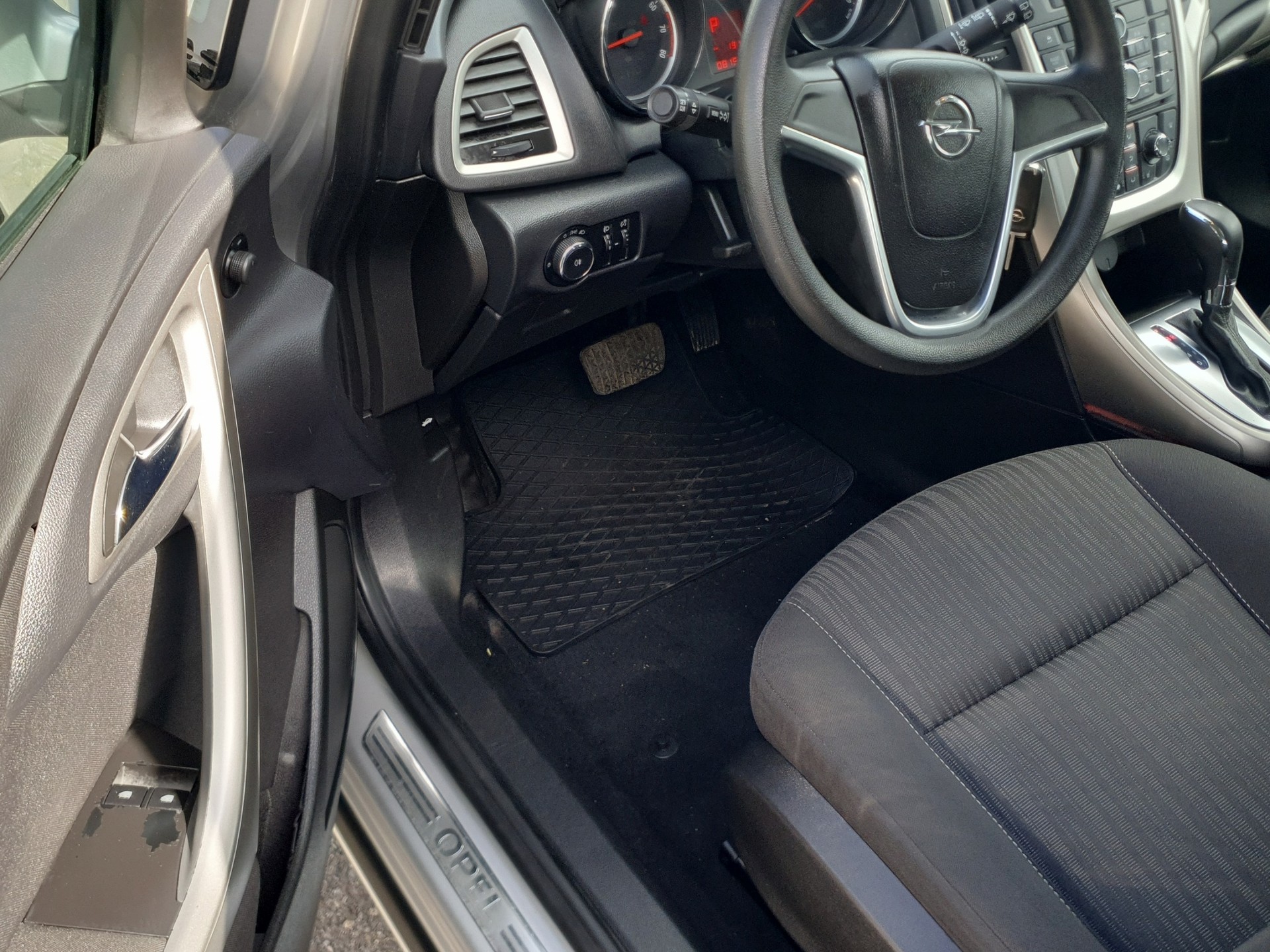 OPEL Astra 1.4i 16V Turbo-image-9