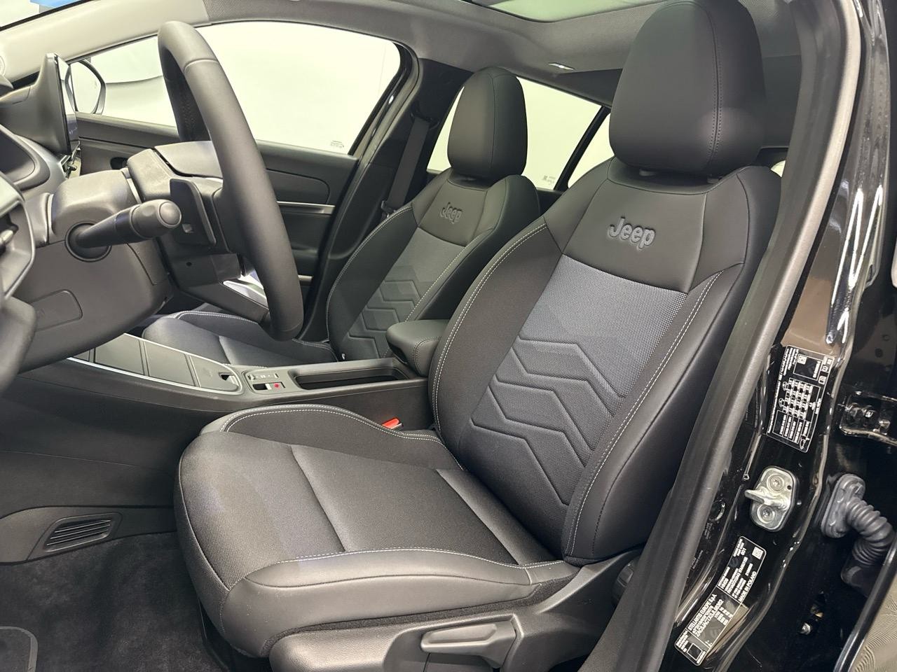 JEEP Avenger 1.2 Turbo MHEV Summit Sky-image-3