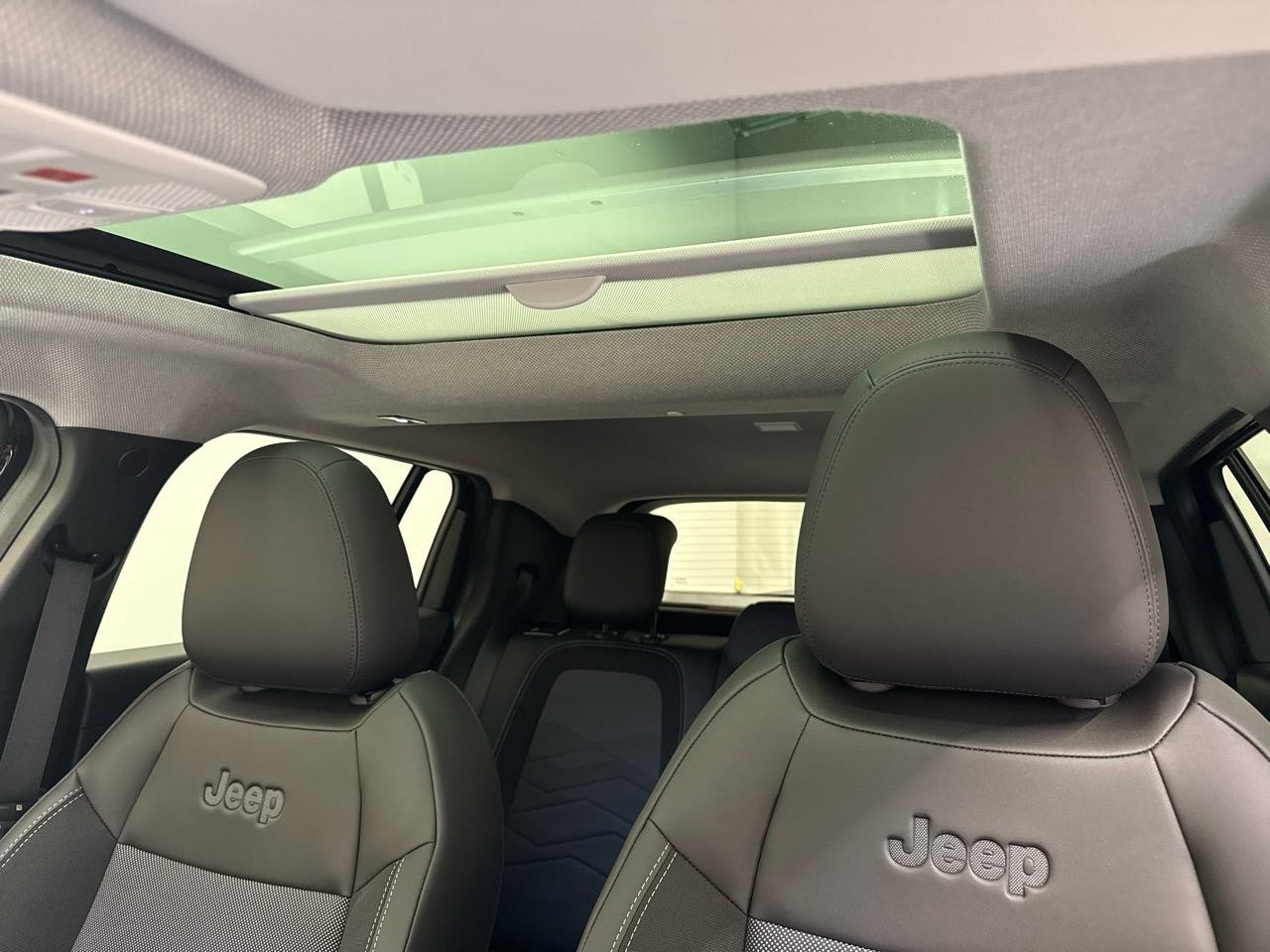 JEEP Avenger 1.2 Turbo MHEV Summit Sky-image-4