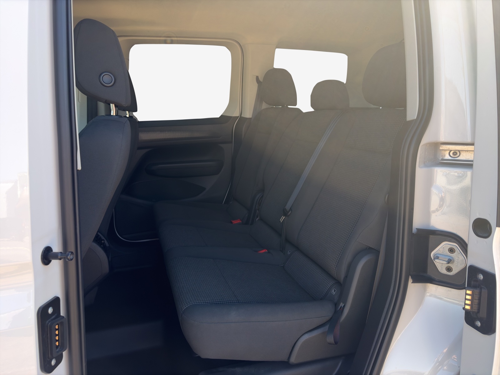VW Caddy 2.0 TDI-image-11